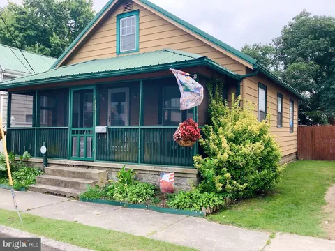 533 E Poplar Street, Seaford, DE MLS: DESU2093364