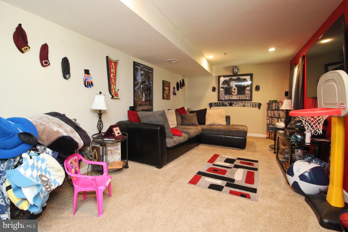 CLINTON ACRES - Residential