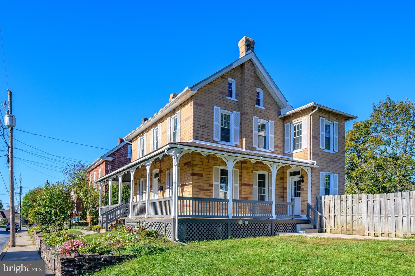 23 & 25 W WALNUT STREET
