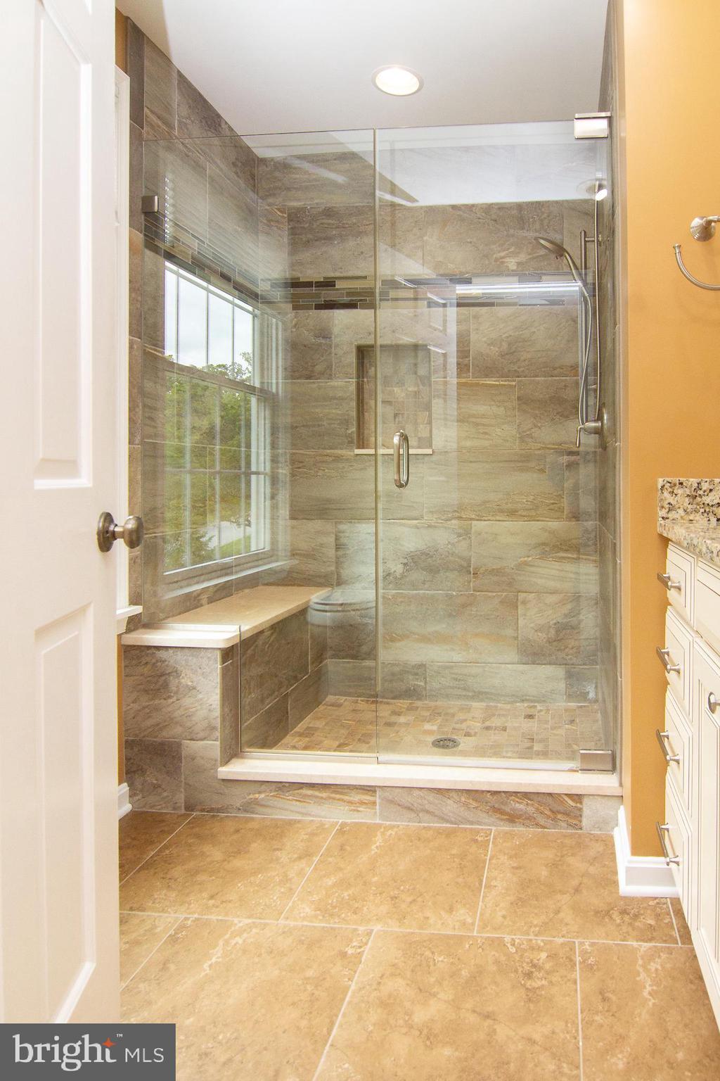 RAVENHURST - Residential