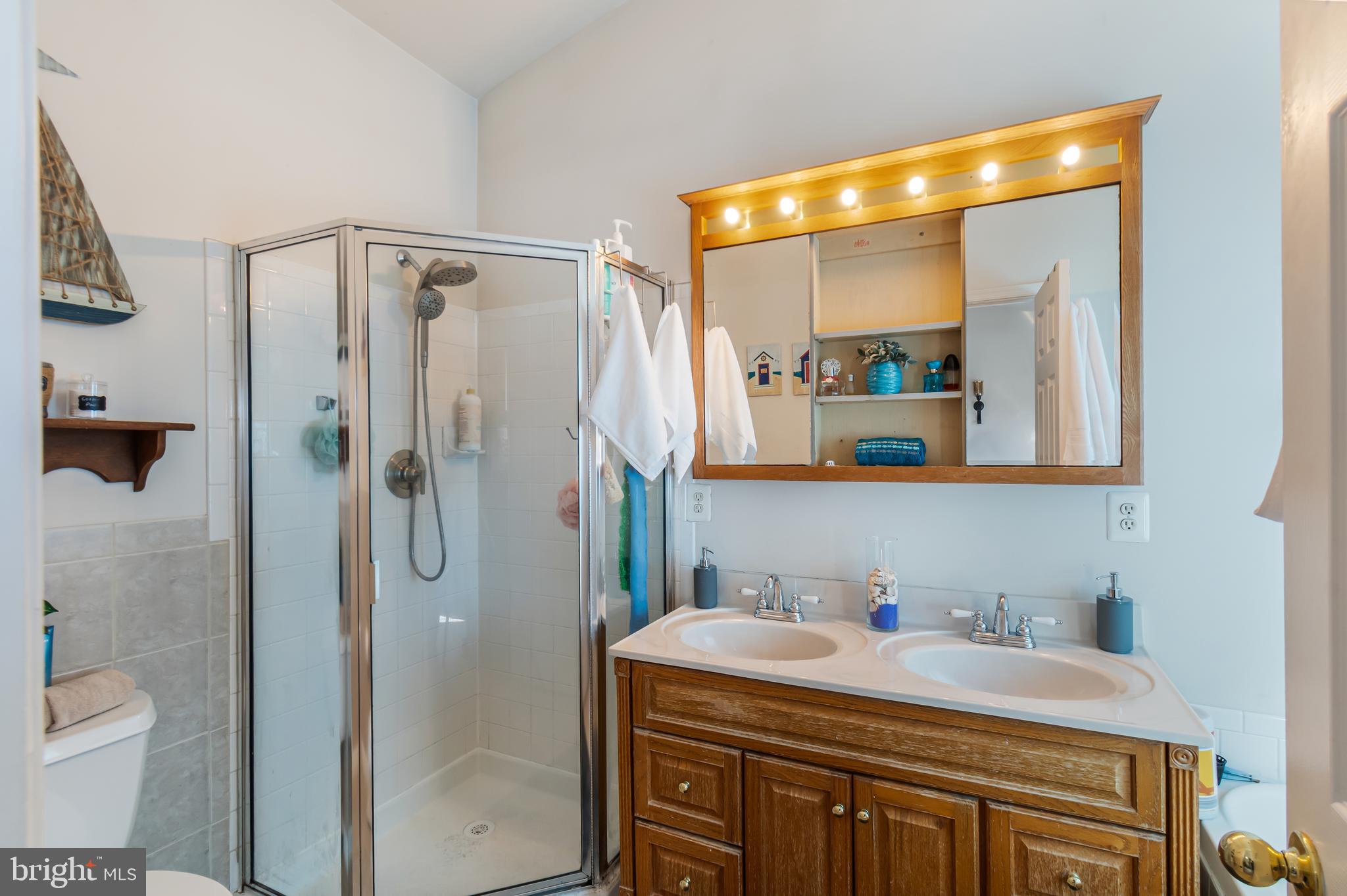 SEVEN OAKS - Residential