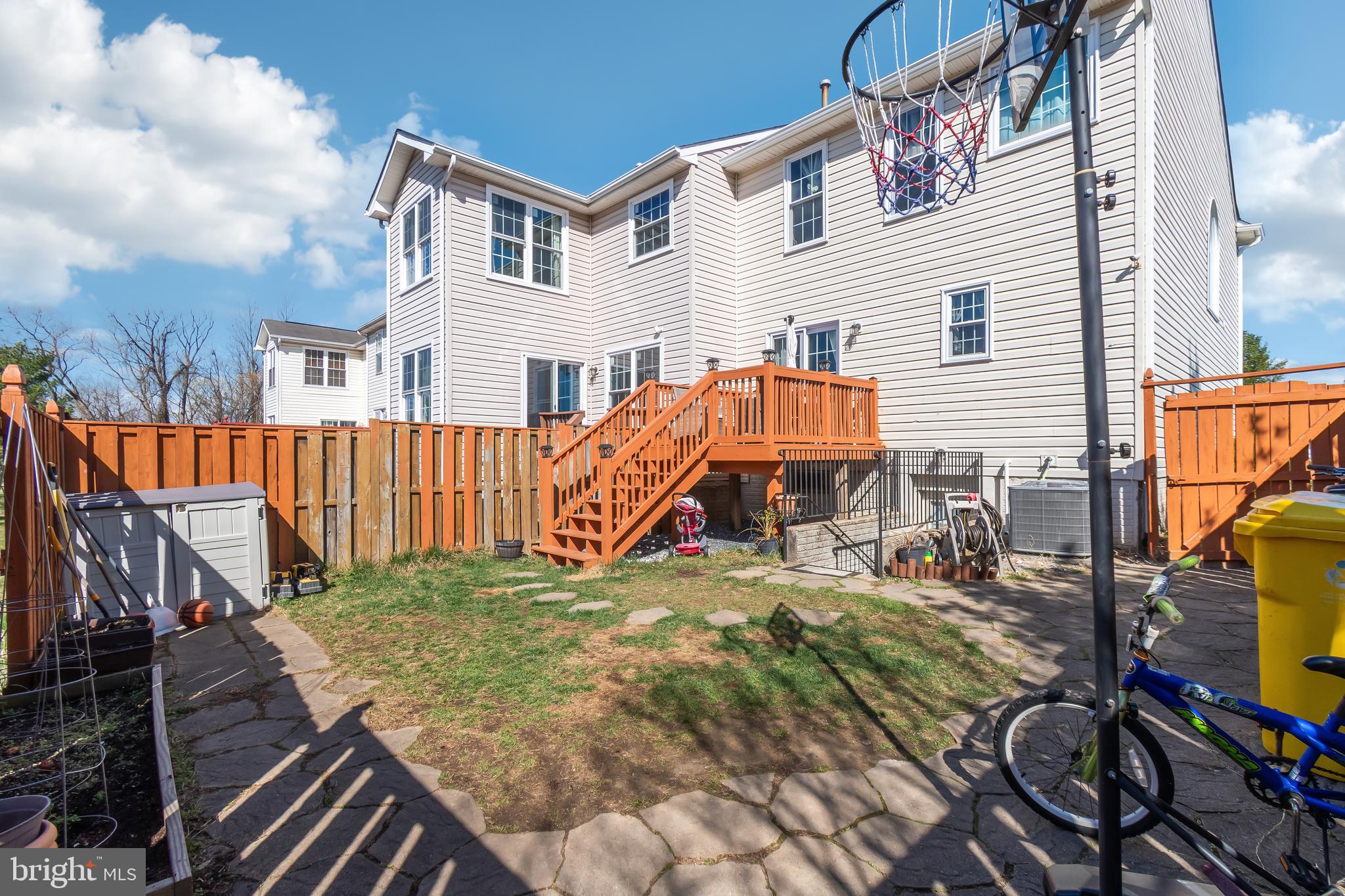 SEVEN OAKS - Residential