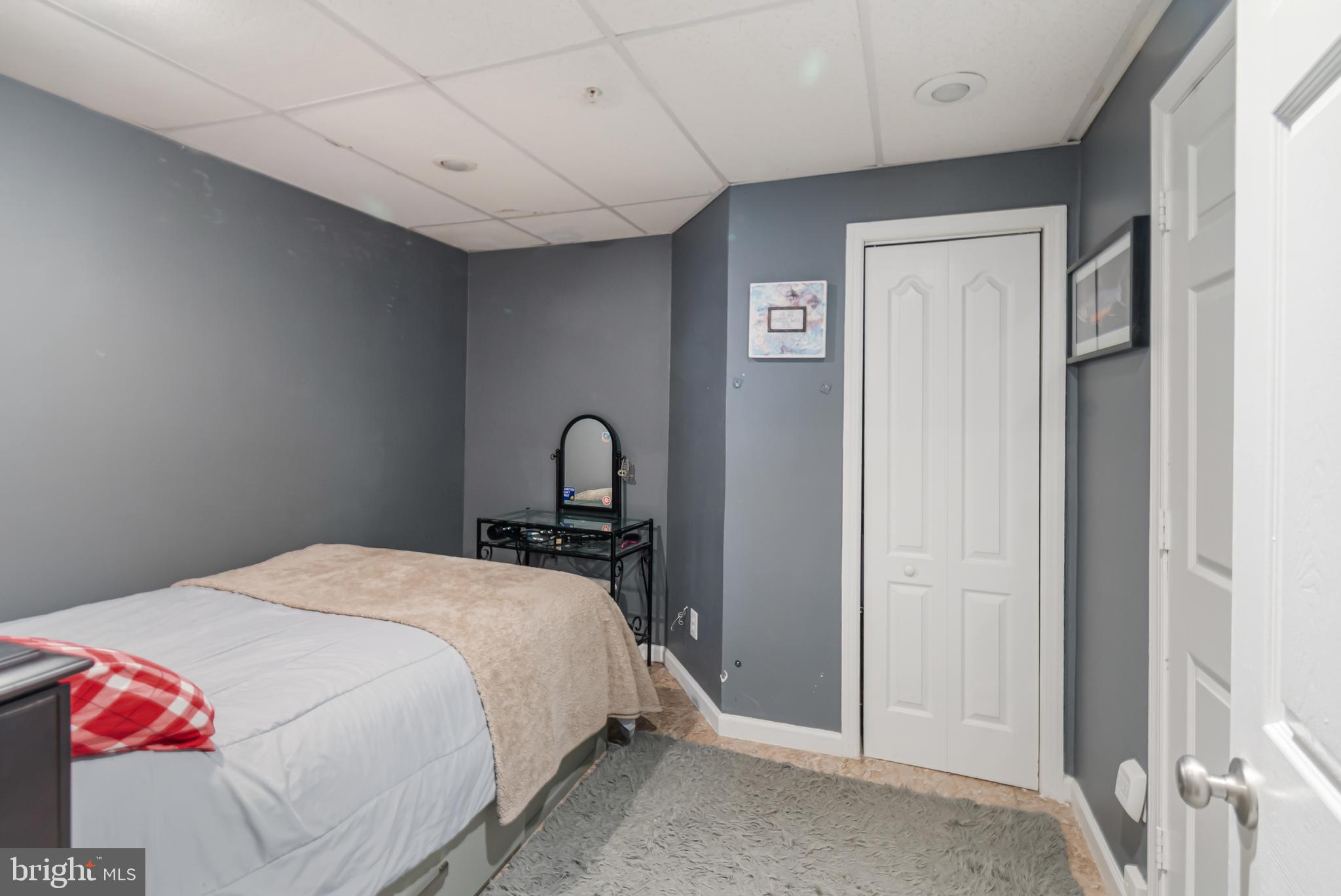 SEVEN OAKS - Residential