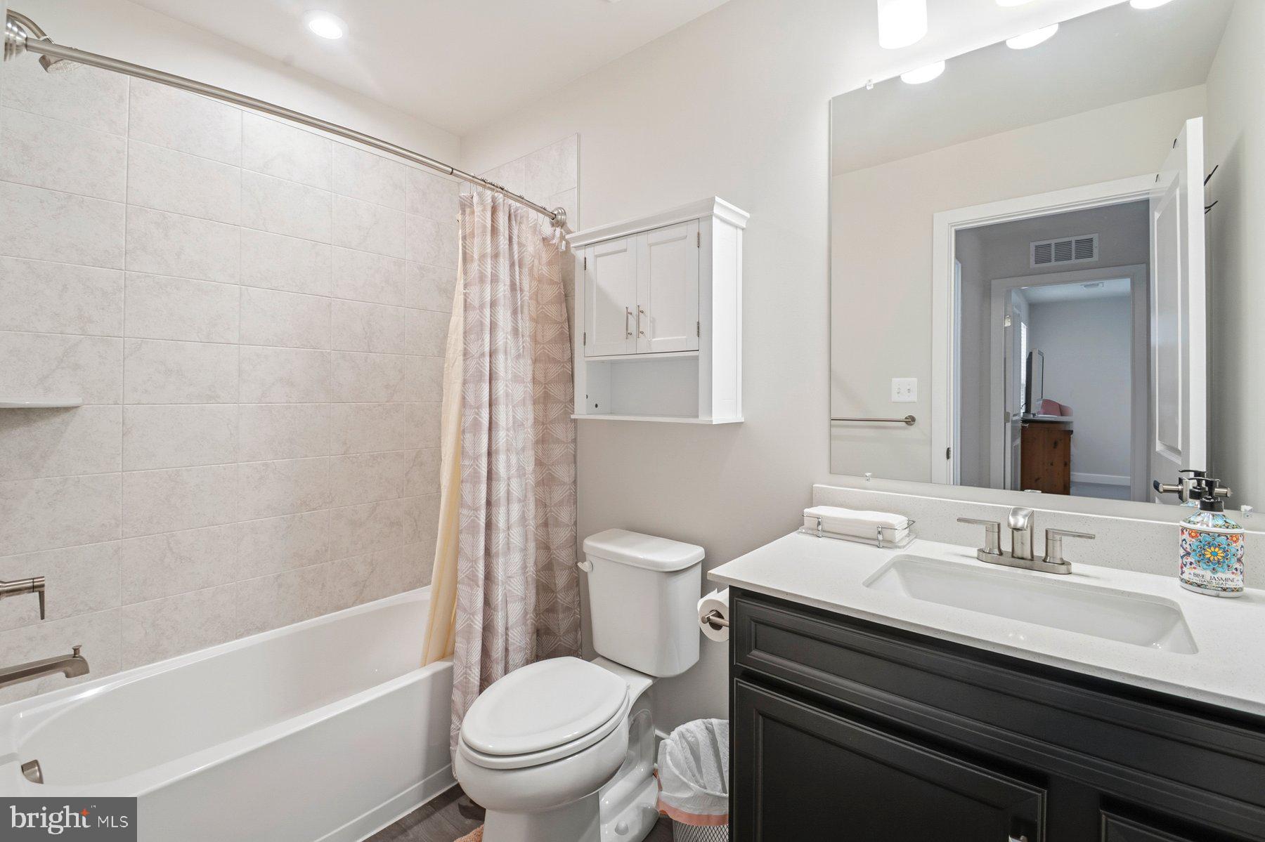 TANYARD SHORES - Residential