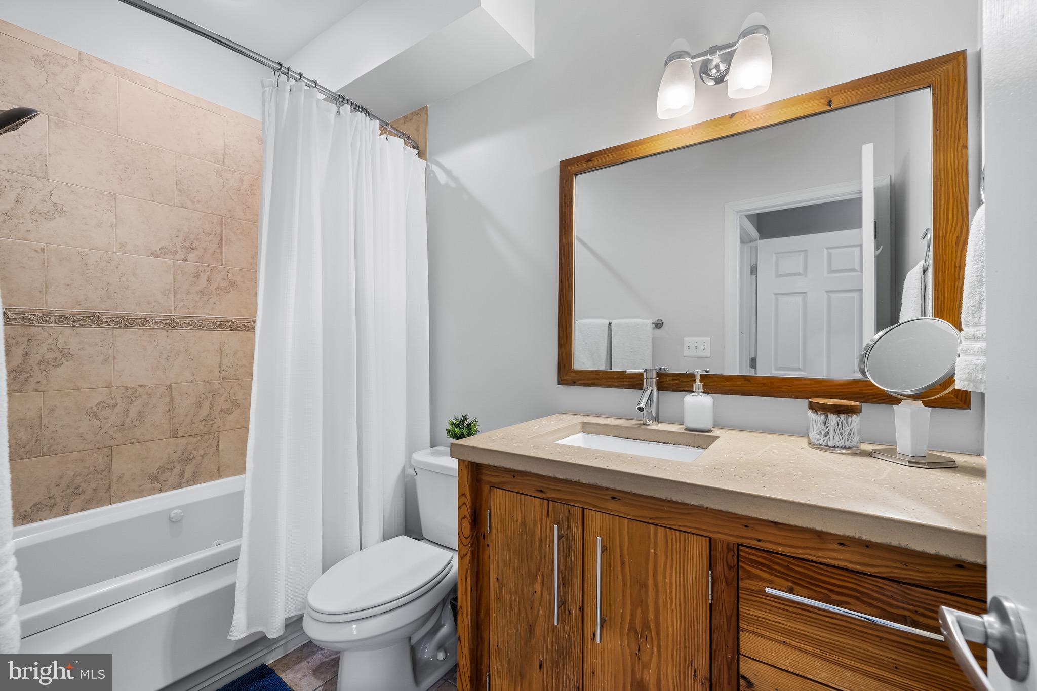 LOCUST POINT - Residential