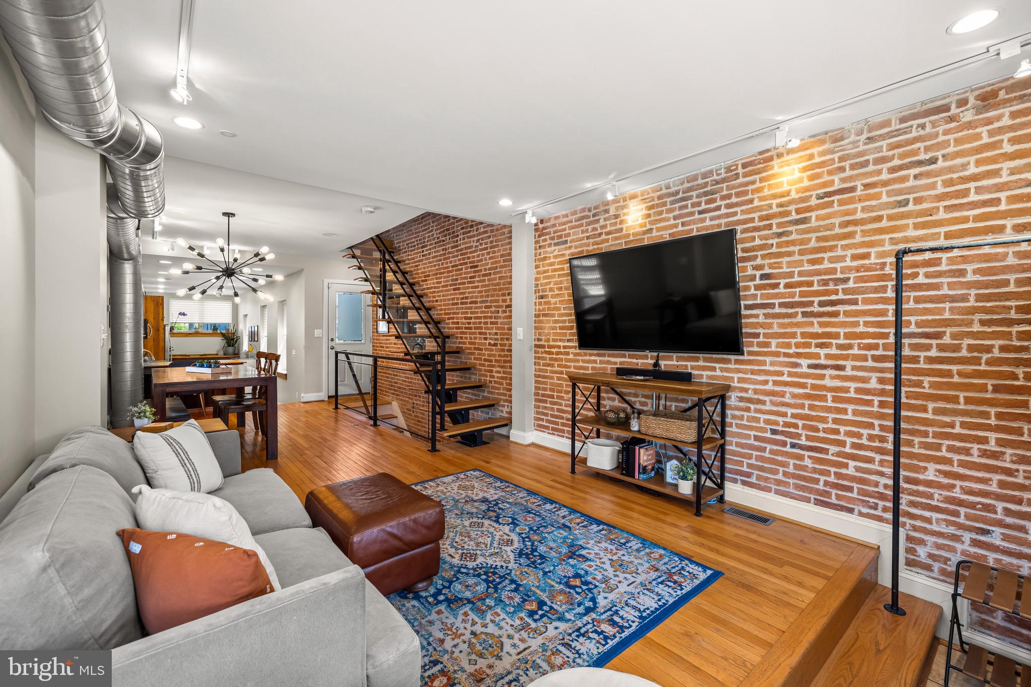 LOCUST POINT - Residential