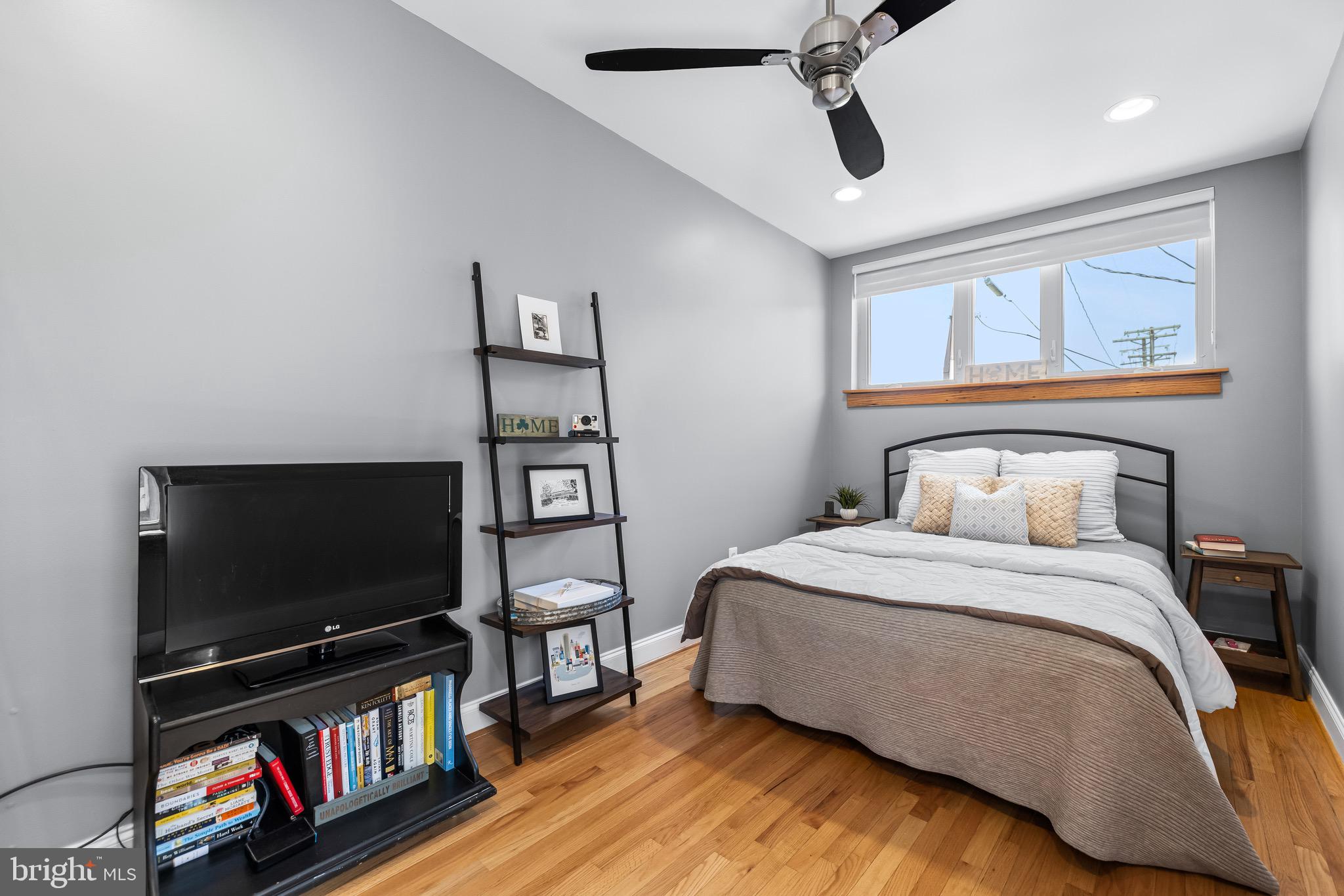 LOCUST POINT - Residential