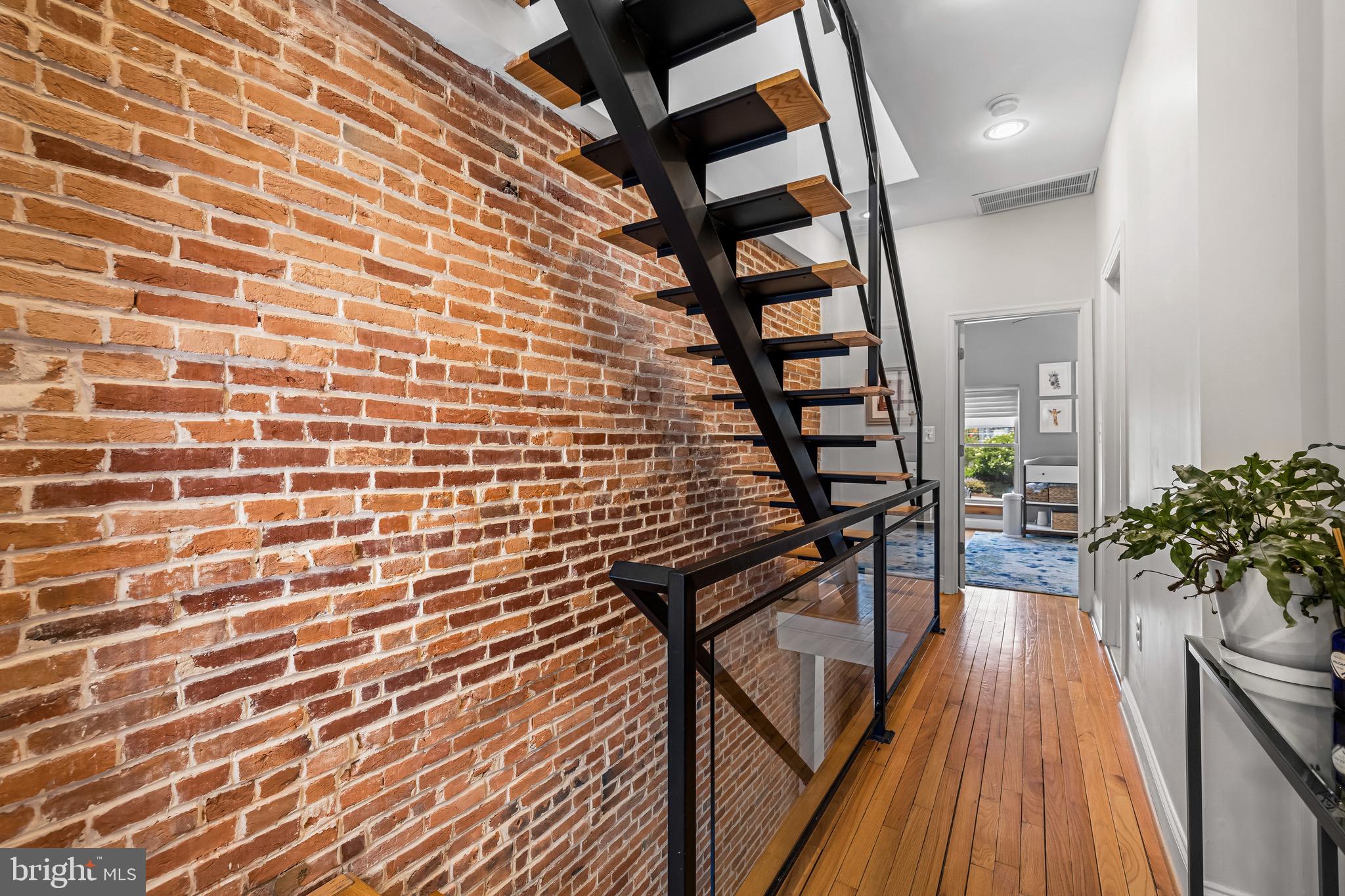 LOCUST POINT - Residential