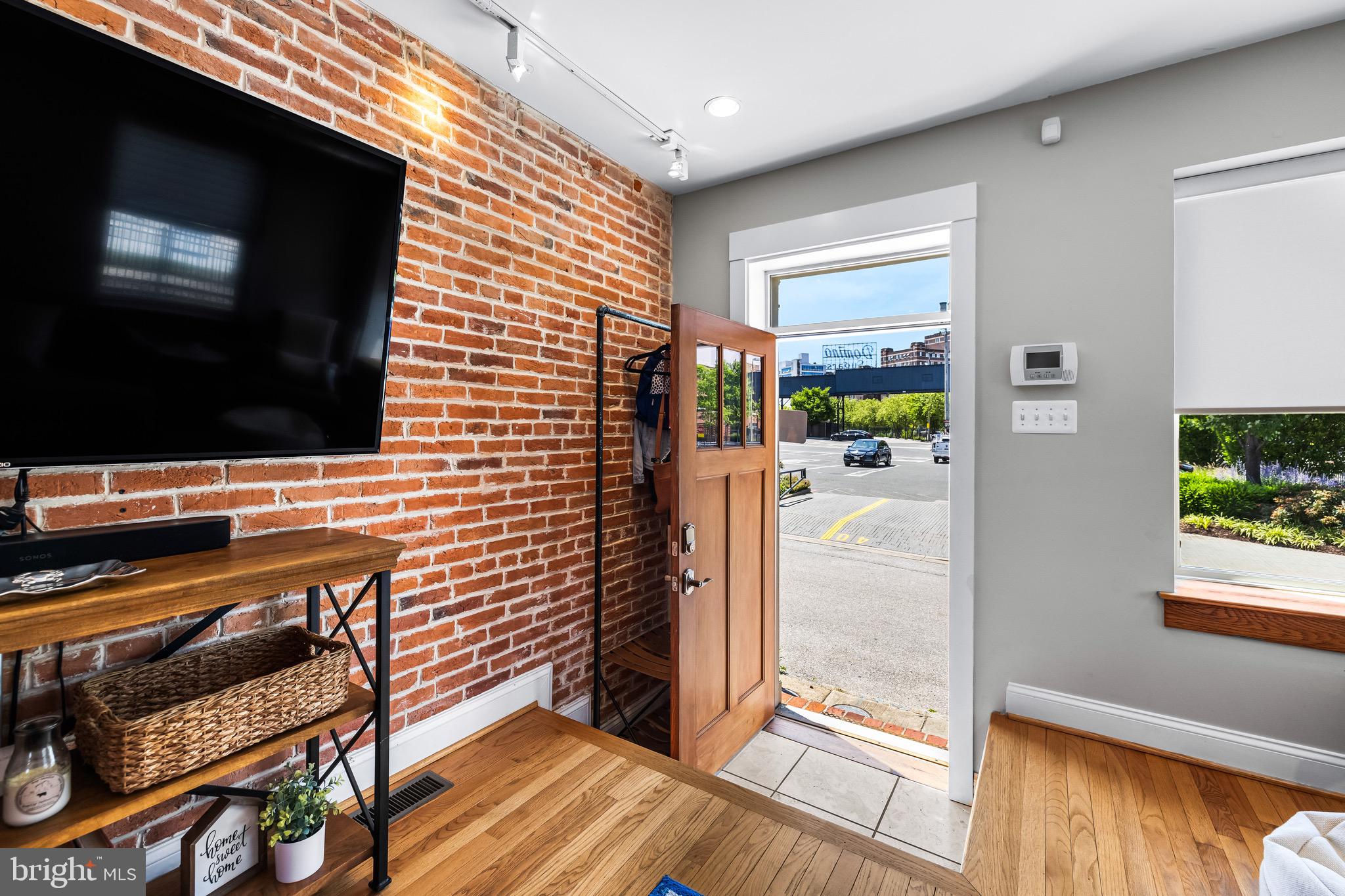 LOCUST POINT - Residential