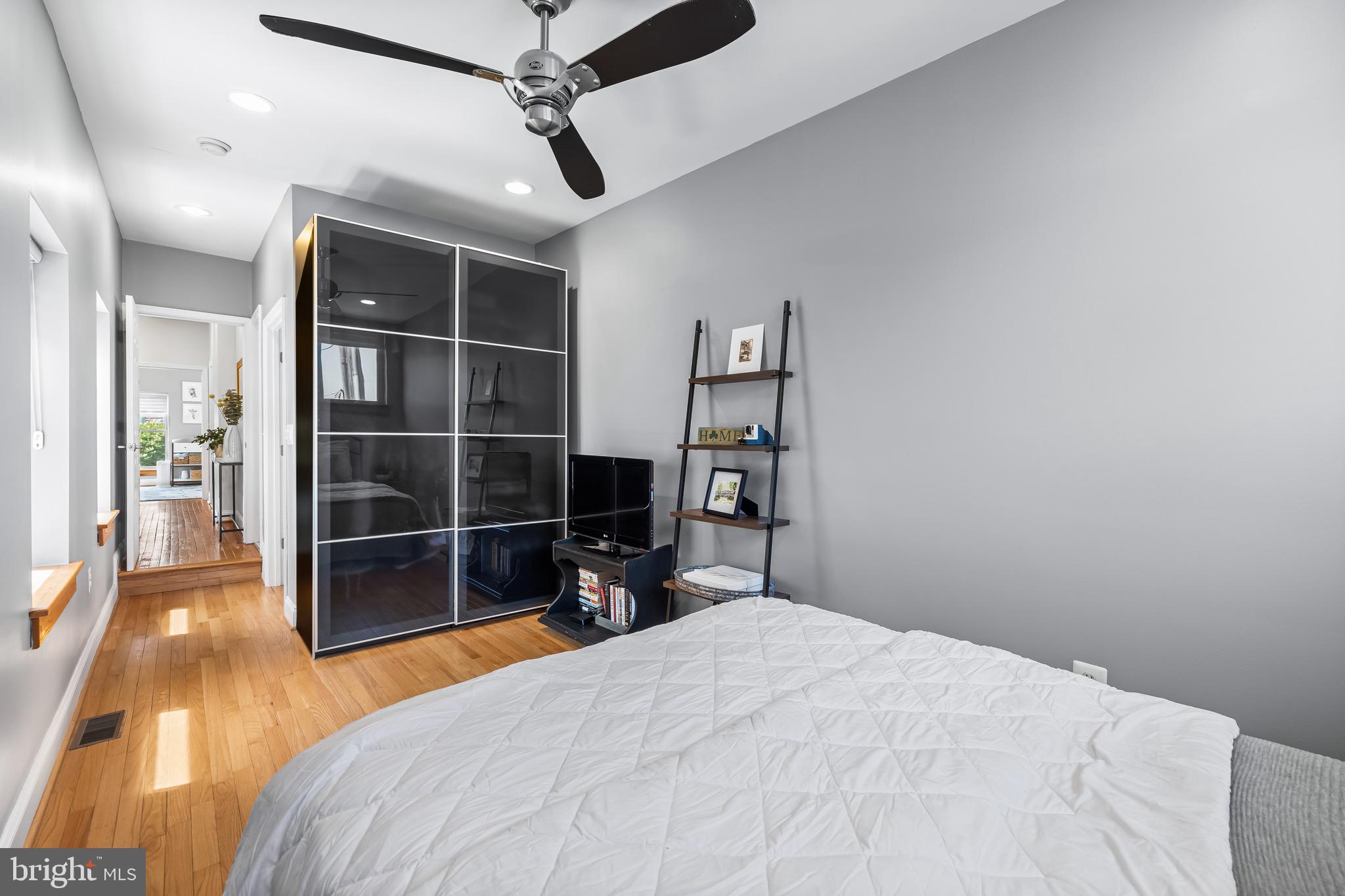 LOCUST POINT - Residential