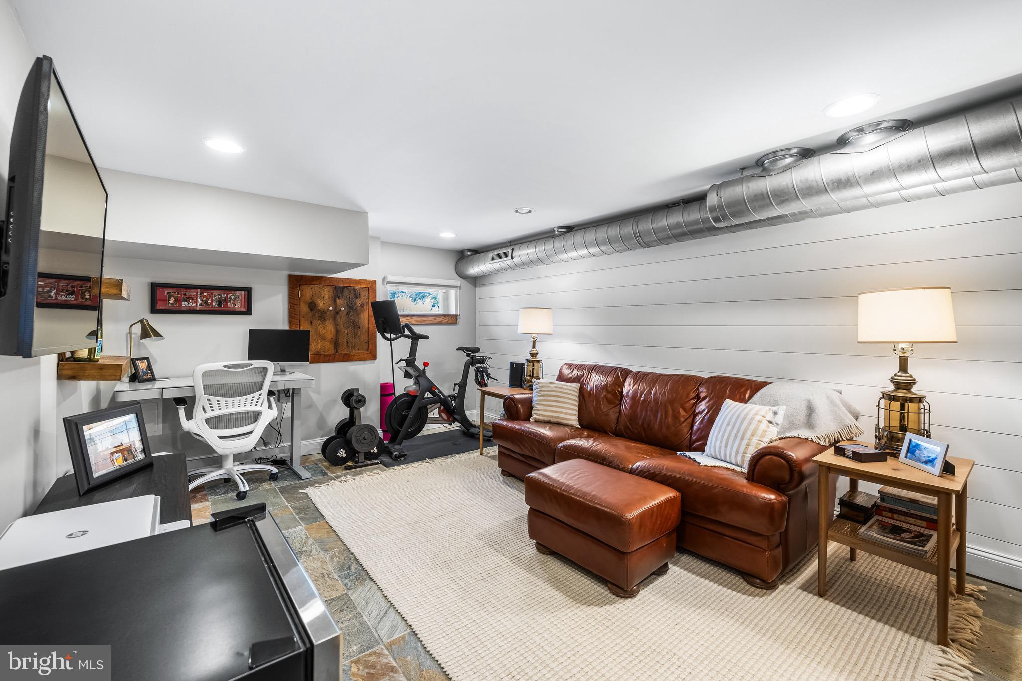 LOCUST POINT - Residential