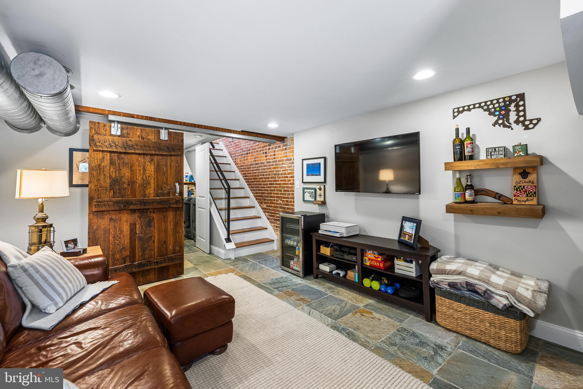 LOCUST POINT - Residential