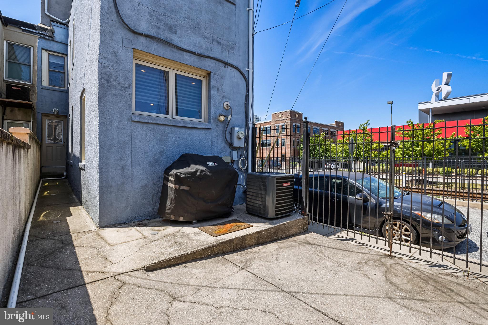 LOCUST POINT - Residential