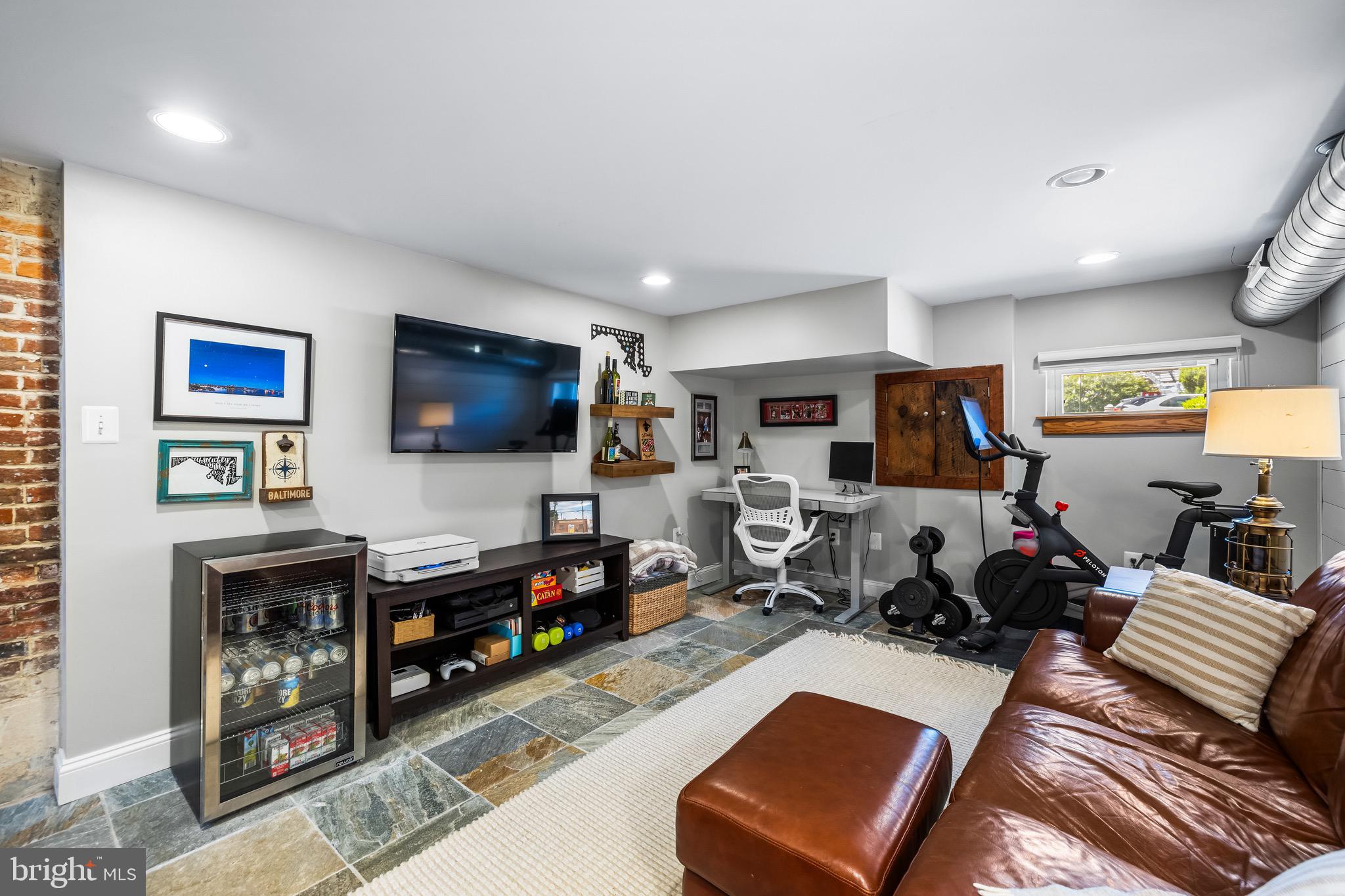 LOCUST POINT - Residential