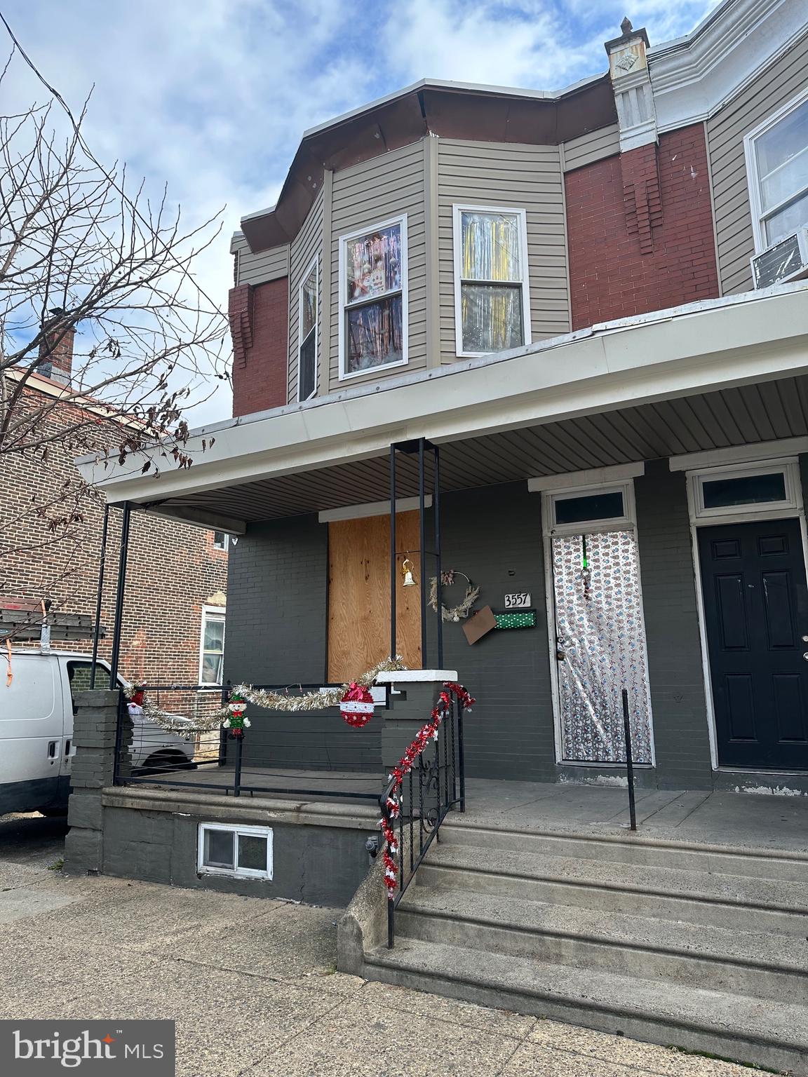 Welcome to your next Investment Opportunity! This rehabbed duplex located at 3557 Jasper St offers two 1-bedroom units, perfect for investors or owner-occupiers seeking rental income. Currently, one unit is rented at $800 a month, providing immediate cash flow. The second unit is vacant, presenting a fantastic opportunity to maximize rental potential at an estimated $800-$1000 month. Don't miss out on this investment in a thriving neighborhood. ** Sale is AS-IS**