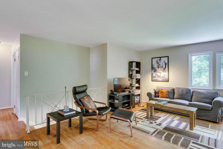 SURREY SQUARE - Residential Lease