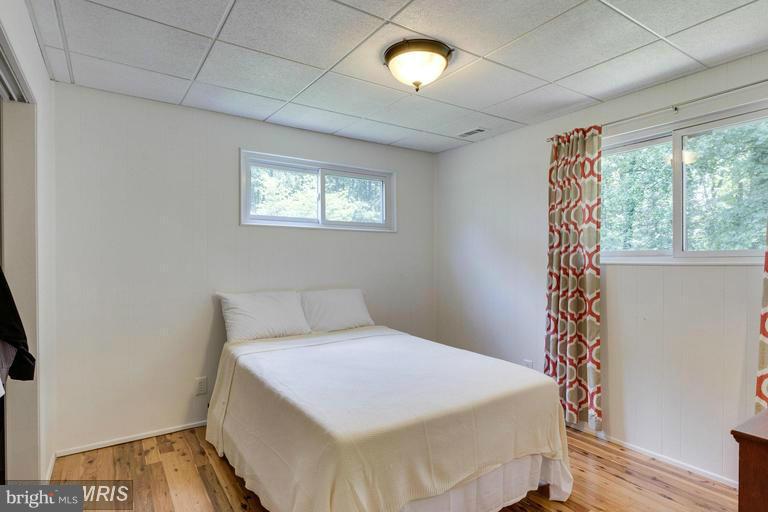 SURREY SQUARE - Residential Lease