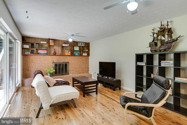 SURREY SQUARE - Residential Lease