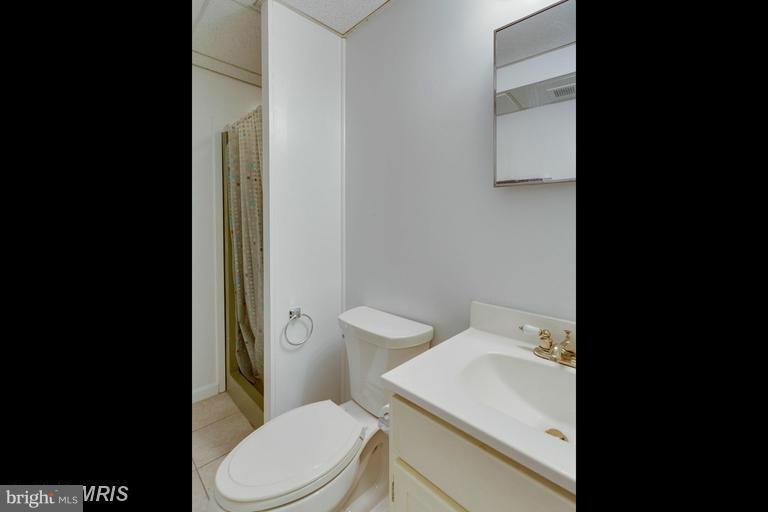 SURREY SQUARE - Residential Lease