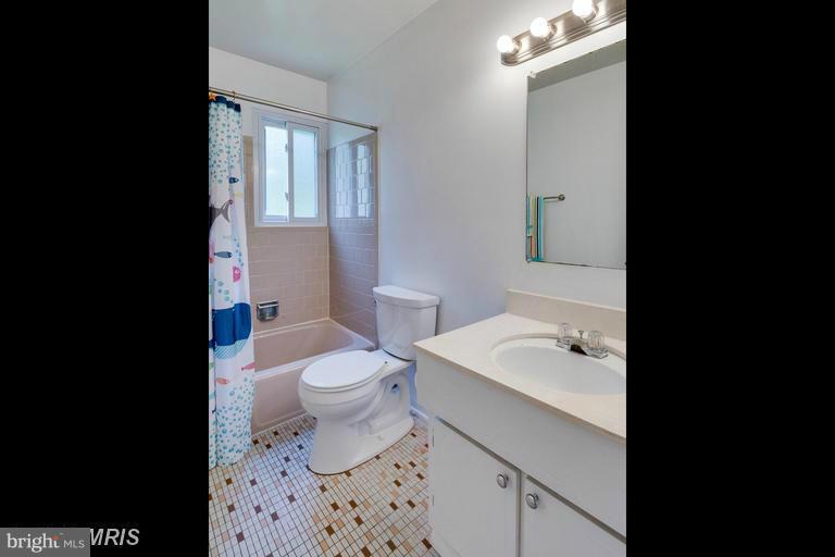 SURREY SQUARE - Residential Lease