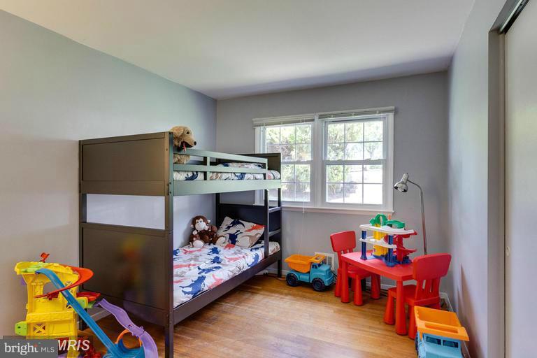 SURREY SQUARE - Residential Lease