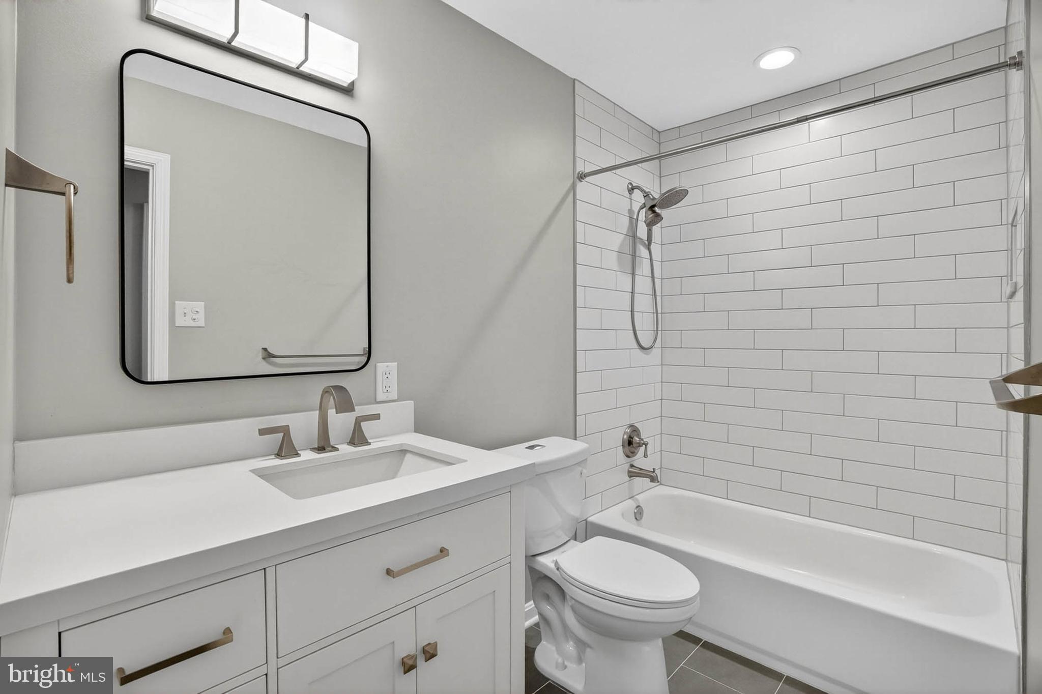 HERITAGE HILL - Residential