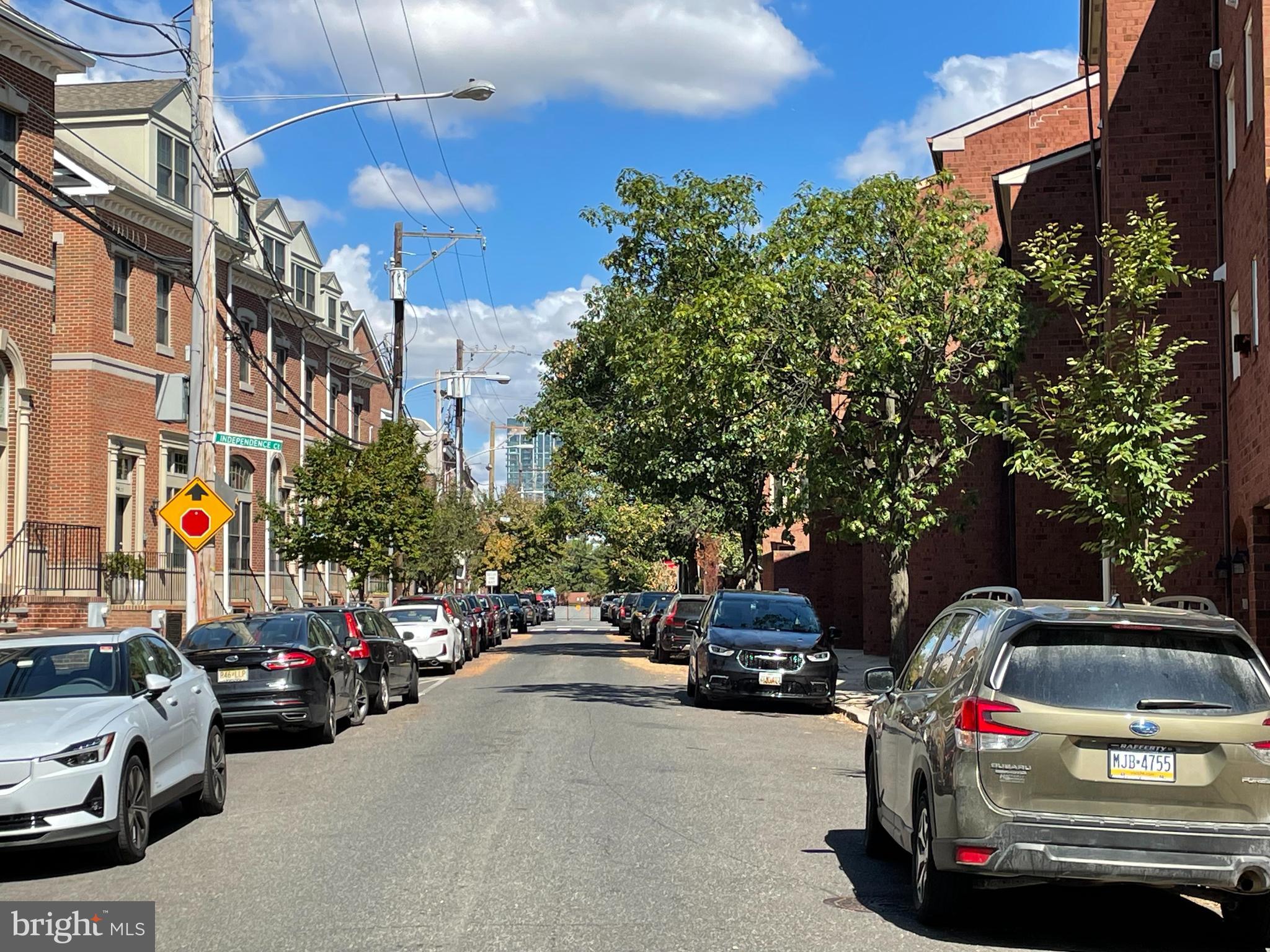 QUEEN VILLAGE - Residential