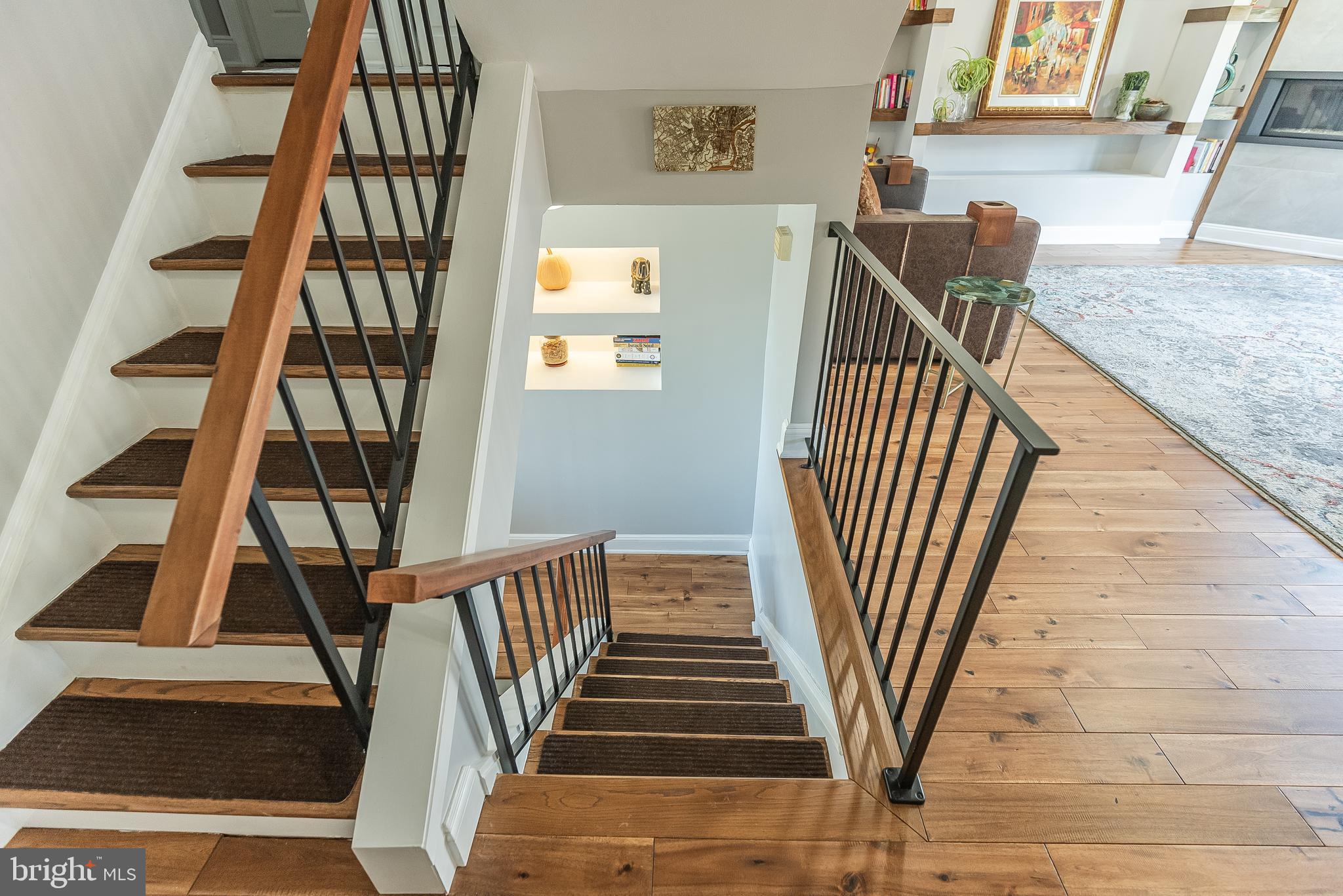 QUEEN VILLAGE - Residential