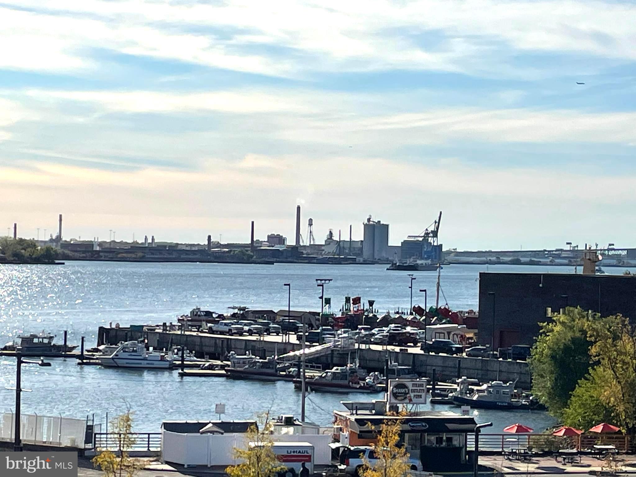 QUEEN VILLAGE - Residential