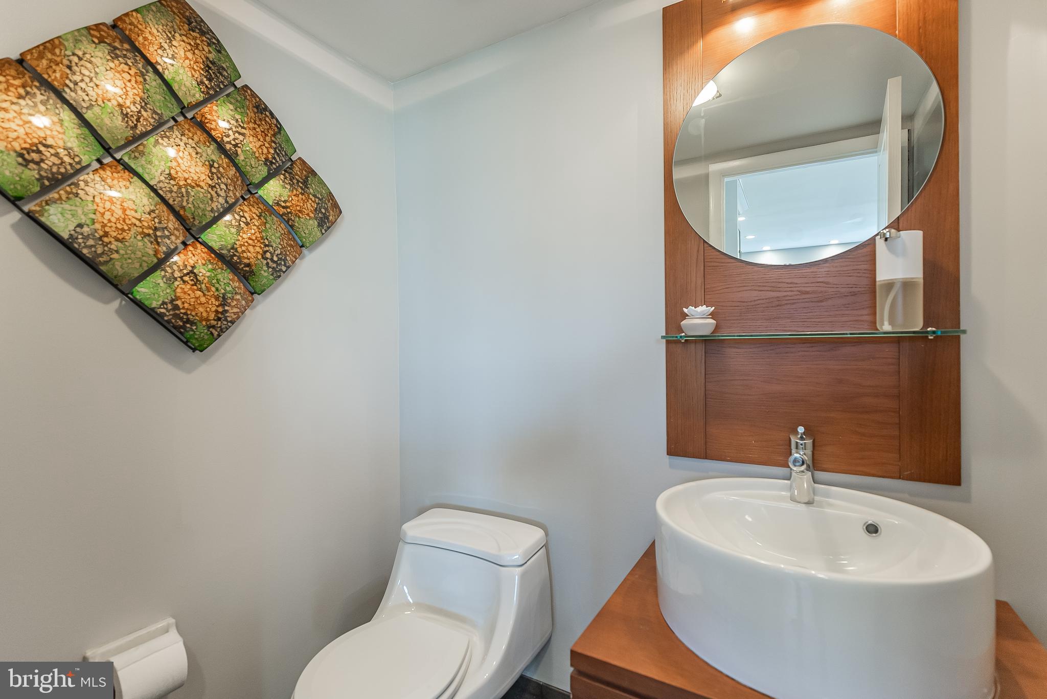 QUEEN VILLAGE - Residential