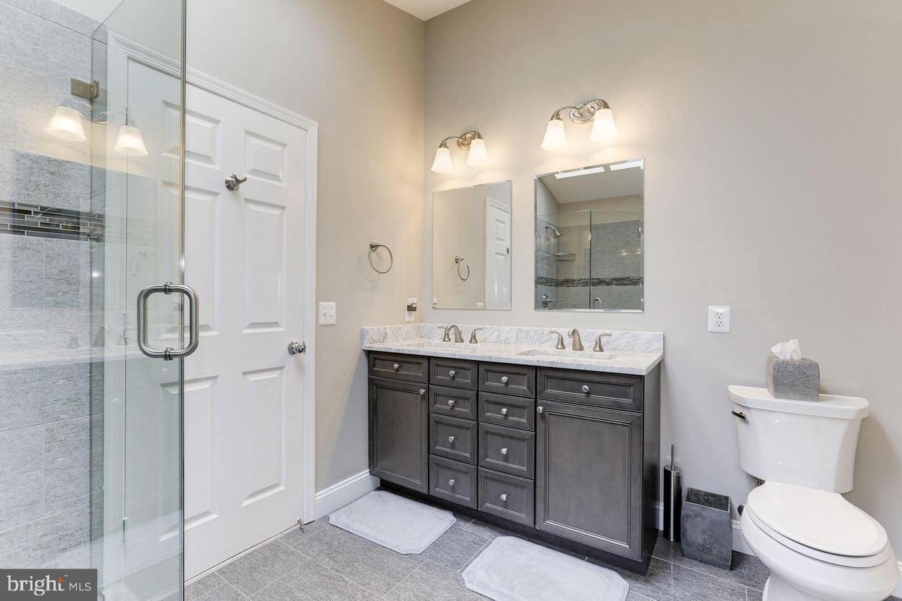 VIENNA STATION - Residential Lease