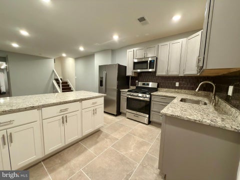 Townhouse For Sale - 2038 Edmondson Avenue<br/> BALTIMORE, MD 21223