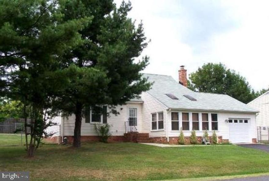 TENANT WILL ONLY ALLOW SHOWING STARTING  APRIL 7TH.  UPGRADED KITCHEN W/ GRANITE & STAINLESS STEEL, FIRESIDE FAMILY ROOM, LARGE DINING ROOM(USED AS DEN), MAIN LVL BEDROOM, REAR DECK, LARGE FENCED REAR YARD W/ GAZEBO, 1 CAR GARAGE.   SUPER LOCATION CLOSE TO SCHOOL! 5 MINUTES TO I-95! 1 MILE TO GORDON RD. COMMUTER LOT! LANDLORD DO NOT WANT FIREPLACE TO BE USED.  SOLAR PANEL NOT INCLUDED FOR USE.