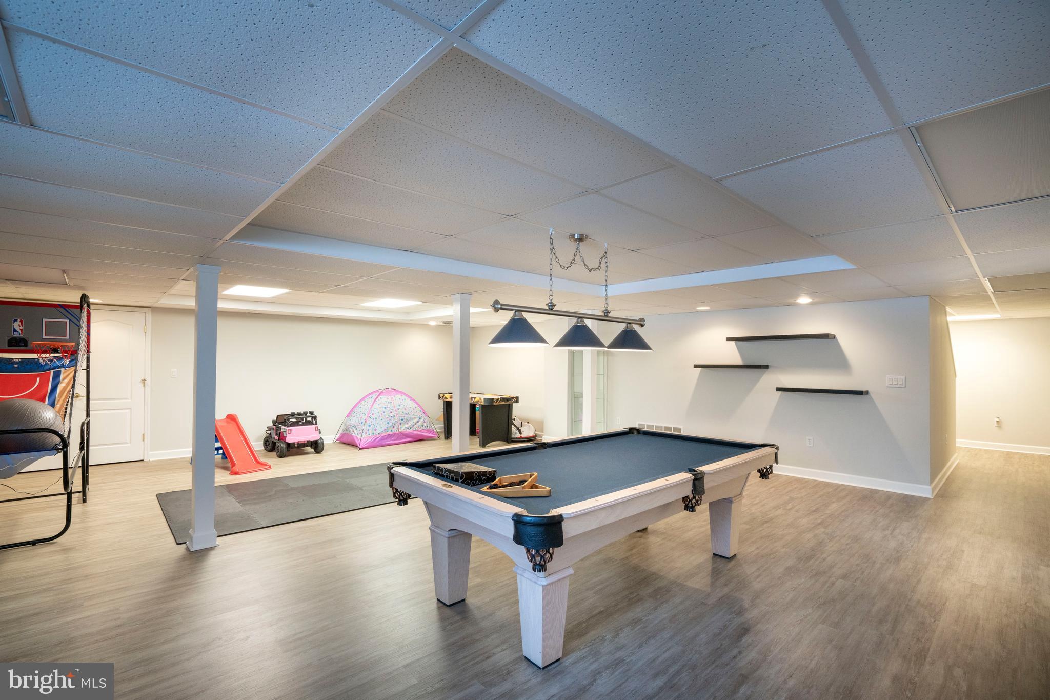 OAK POINTE - Residential