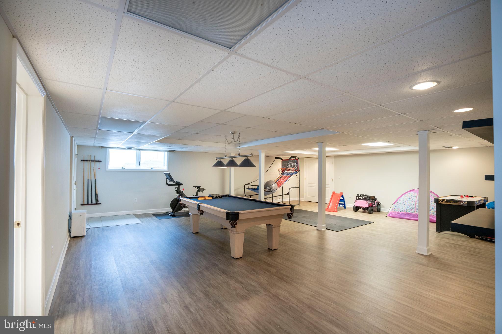 OAK POINTE - Residential