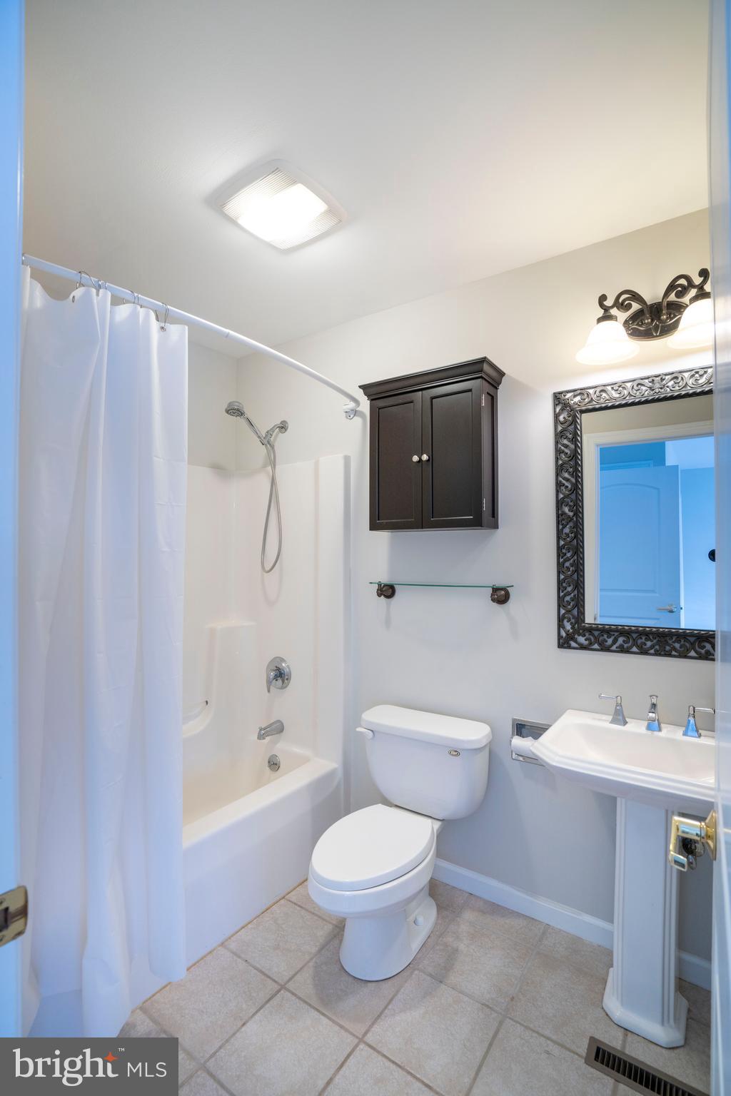 OAK POINTE - Residential