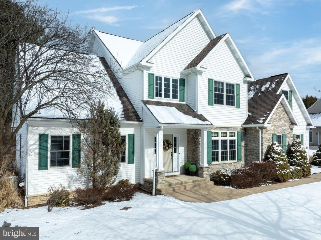 Photo of 125 Oak Pointe Circle, STATE COLLEGE, PA 16801 (MLS # PACE2517518)