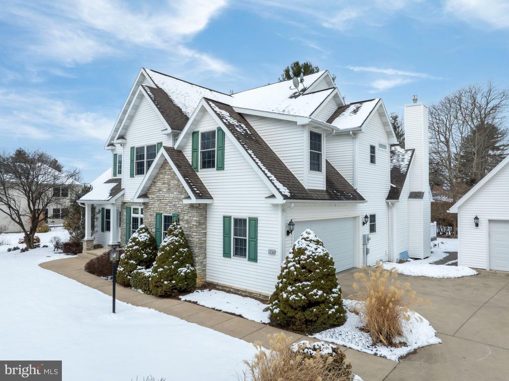 Photo of 125 Oak Pointe Circle, STATE COLLEGE, PA 16801 (MLS # PACE2517518)