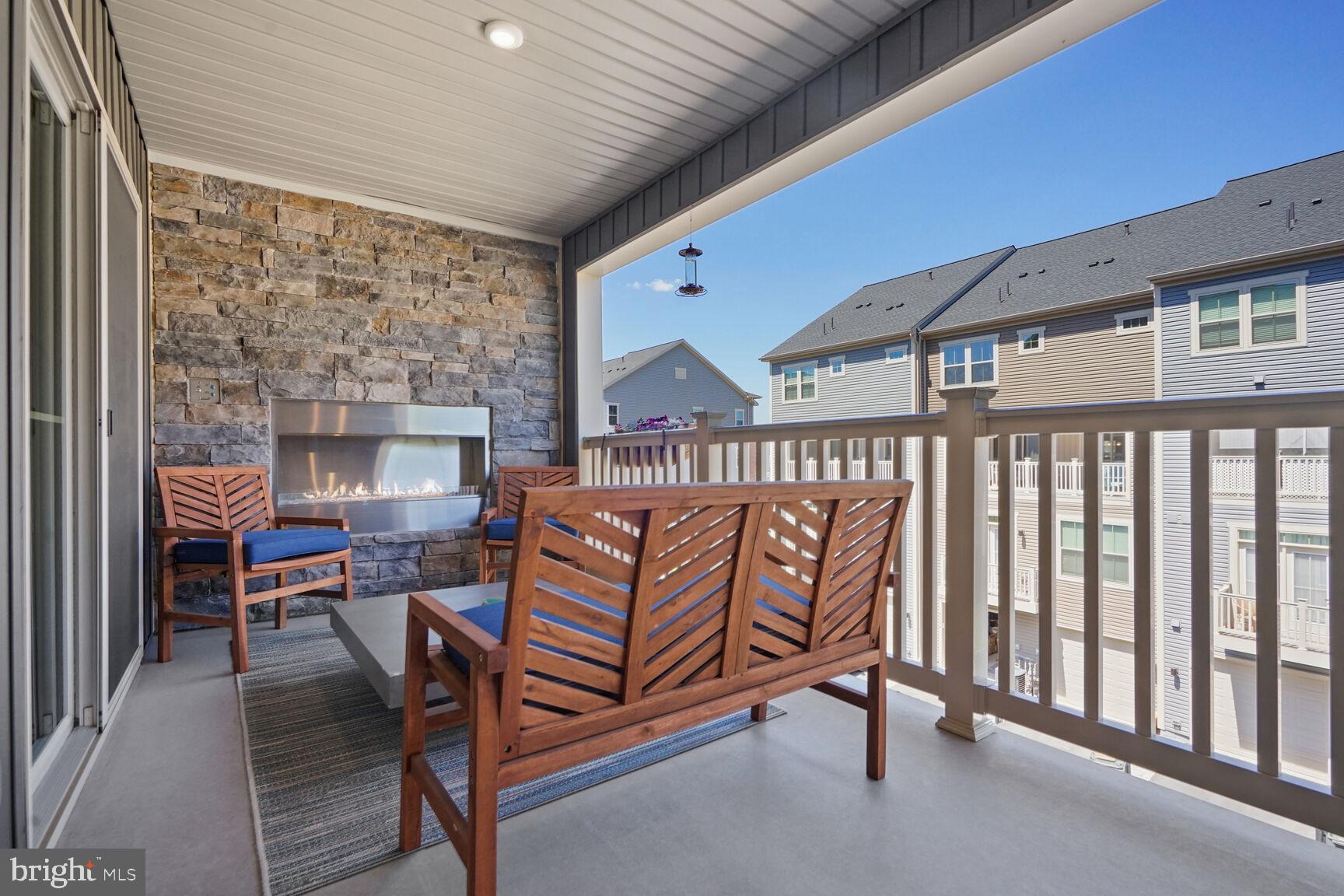 ARCOLA TOWN CENTER CONDO - Residential