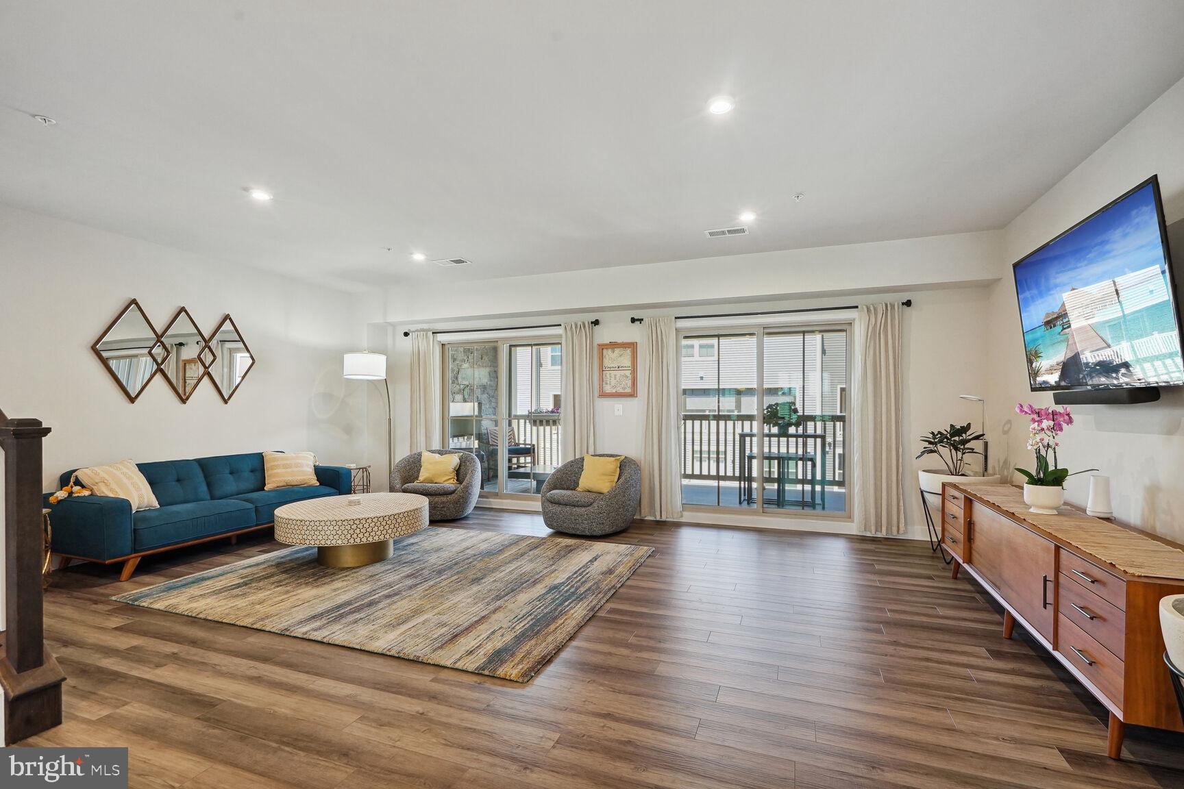 ARCOLA TOWN CENTER CONDO - Residential