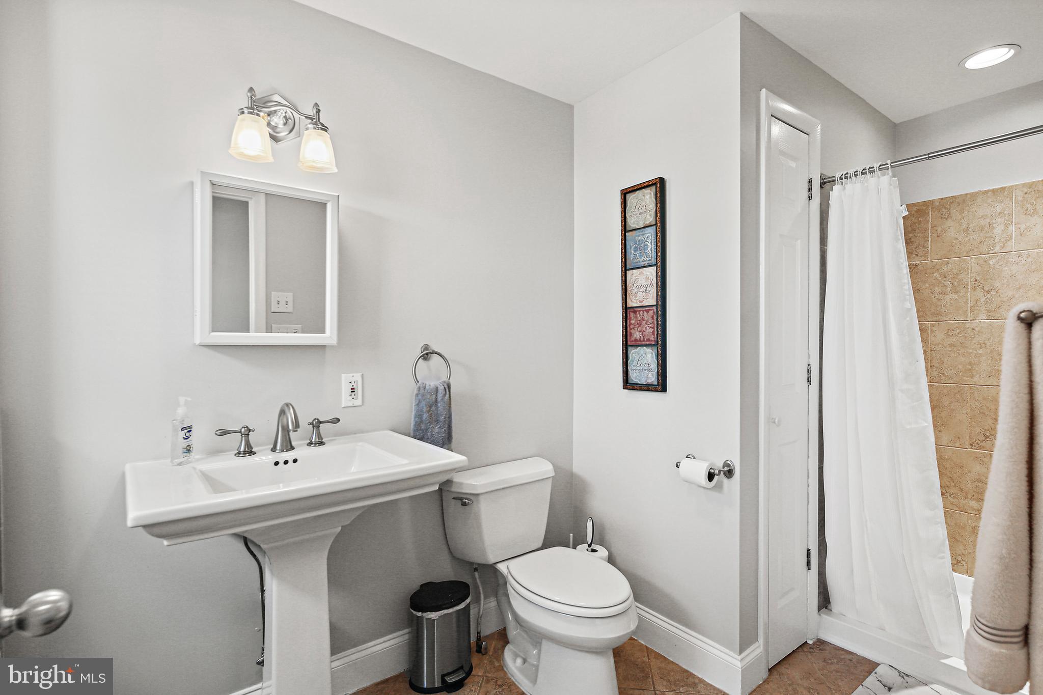 LOCUST POINT - Residential