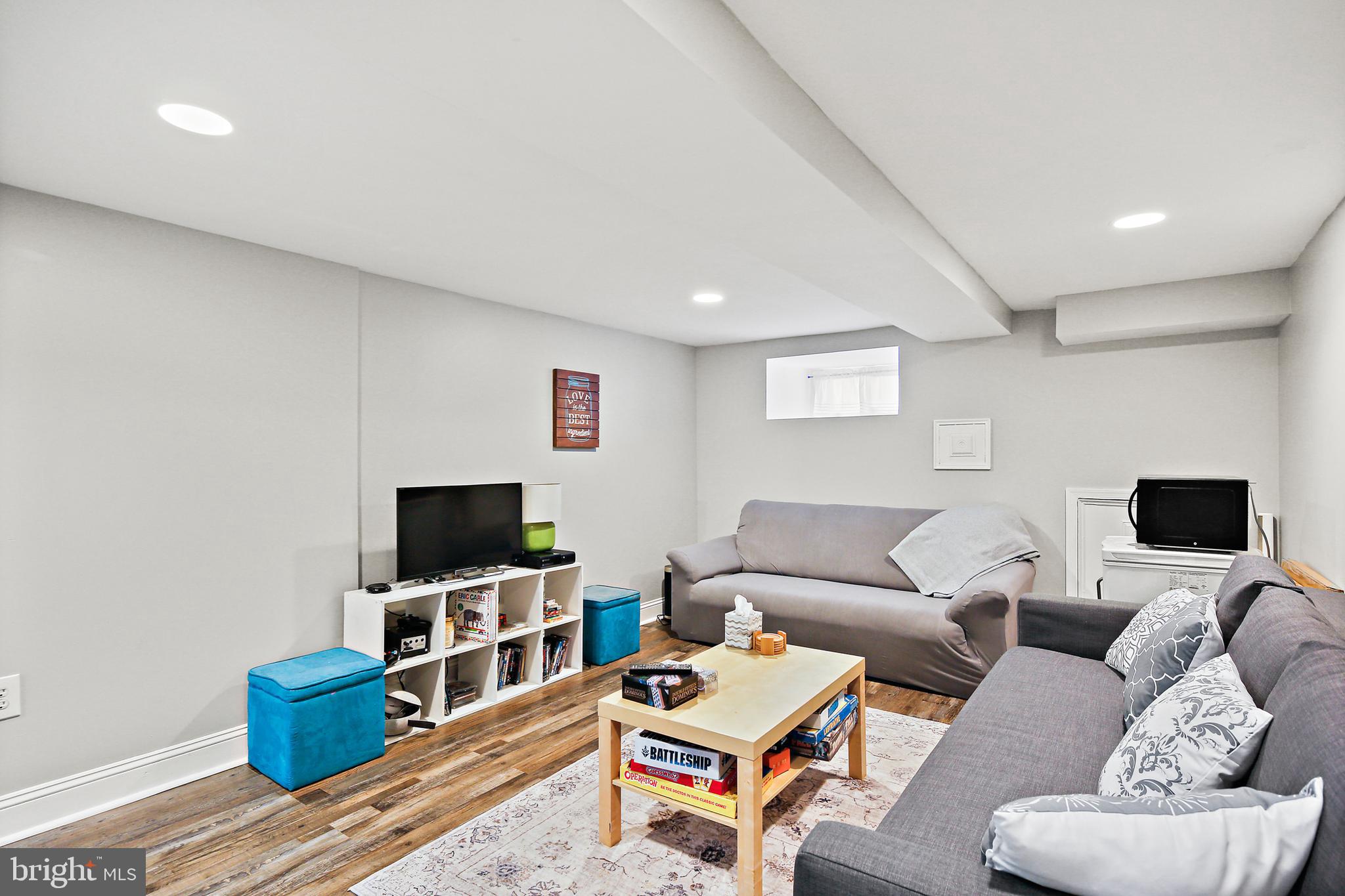 LOCUST POINT - Residential