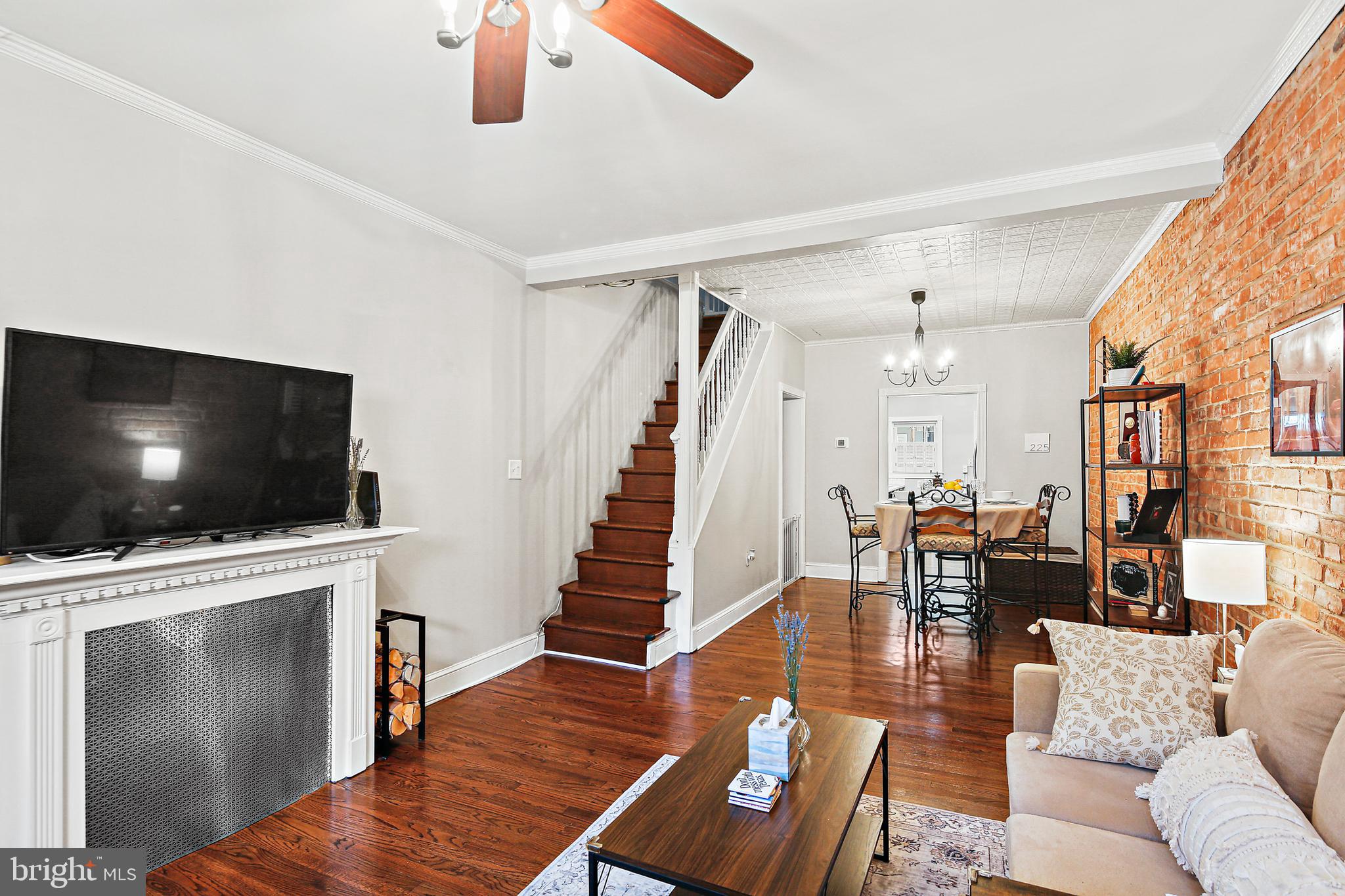 LOCUST POINT - Residential