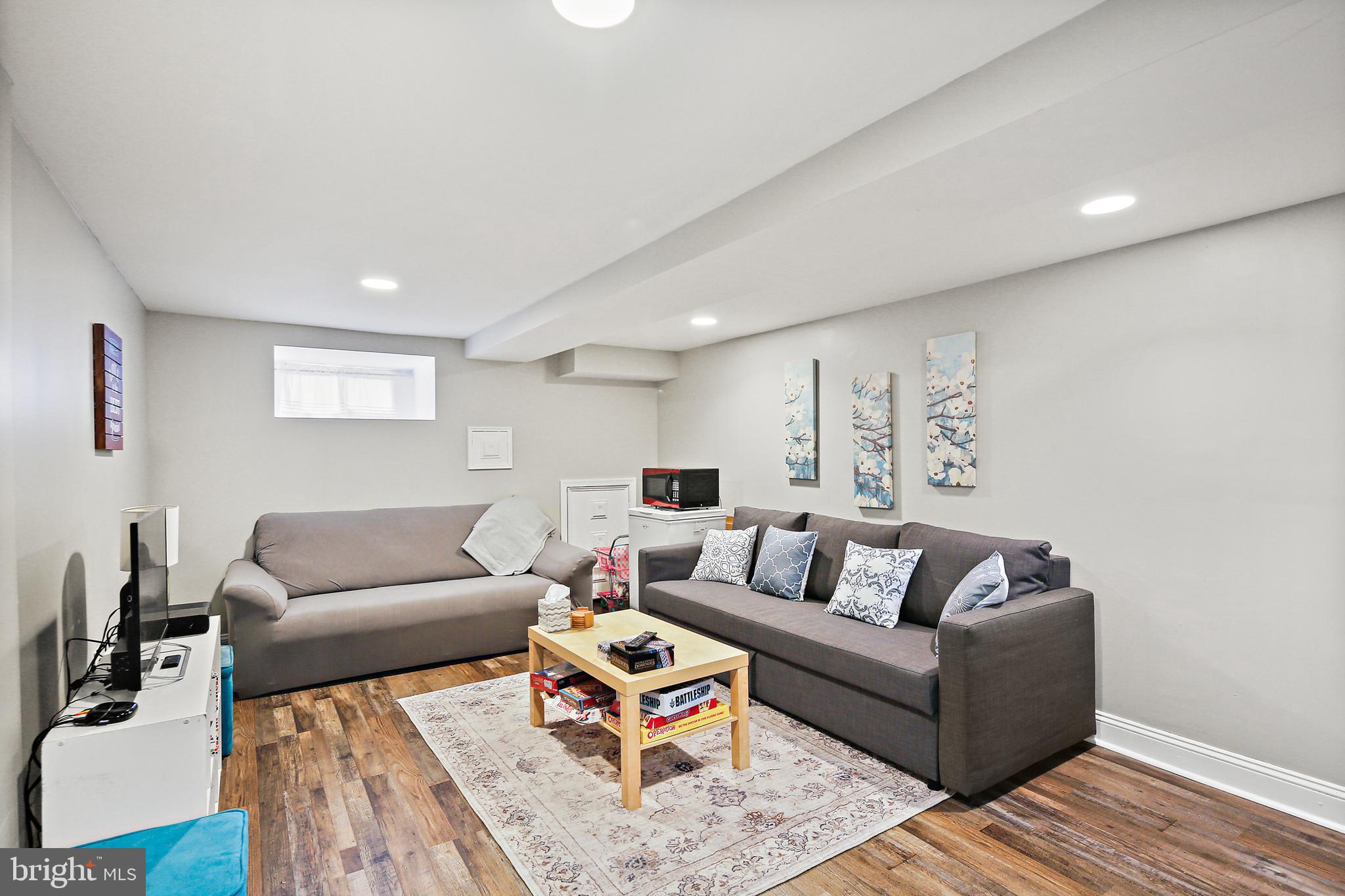 LOCUST POINT - Residential