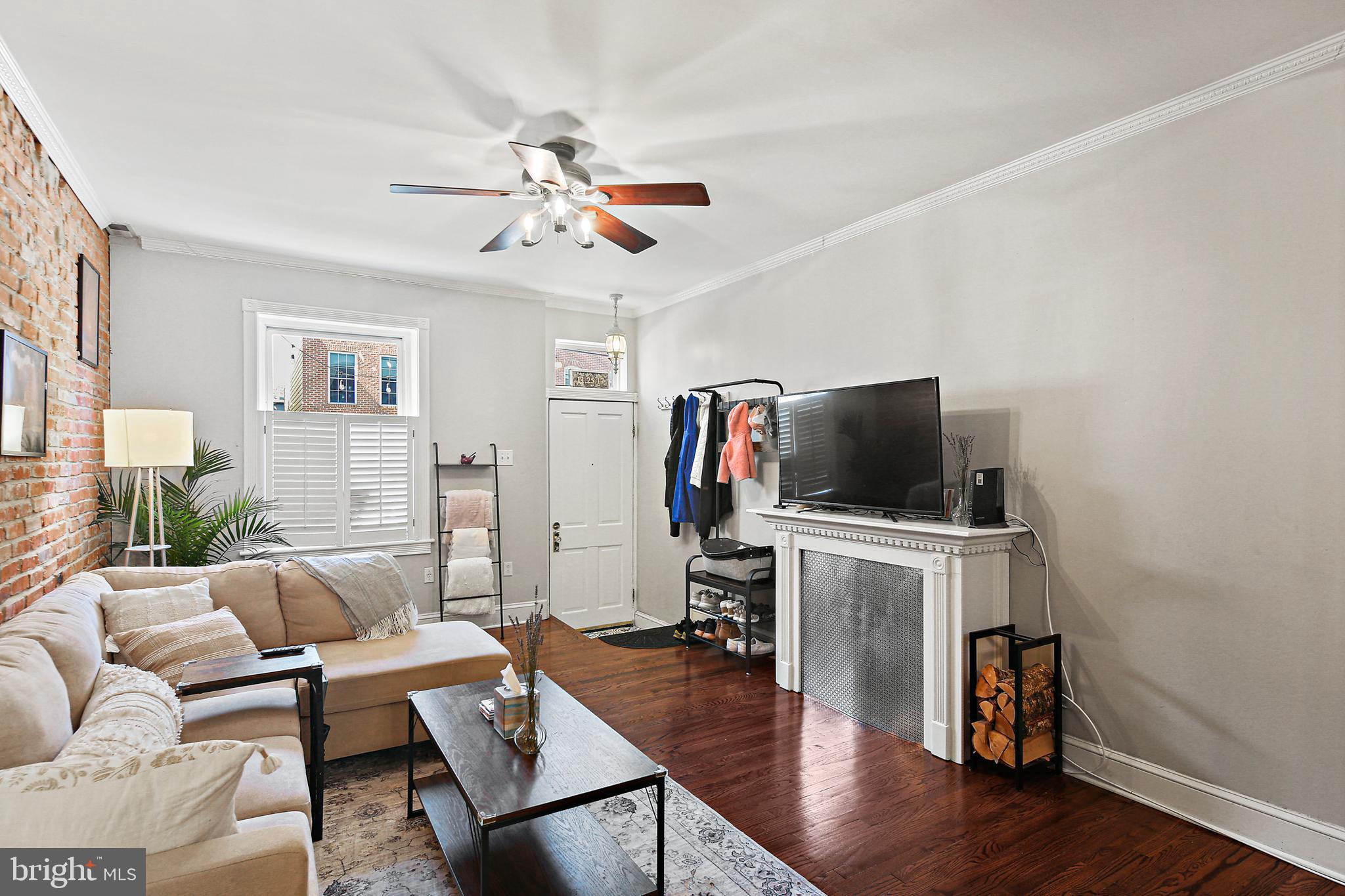 LOCUST POINT - Residential