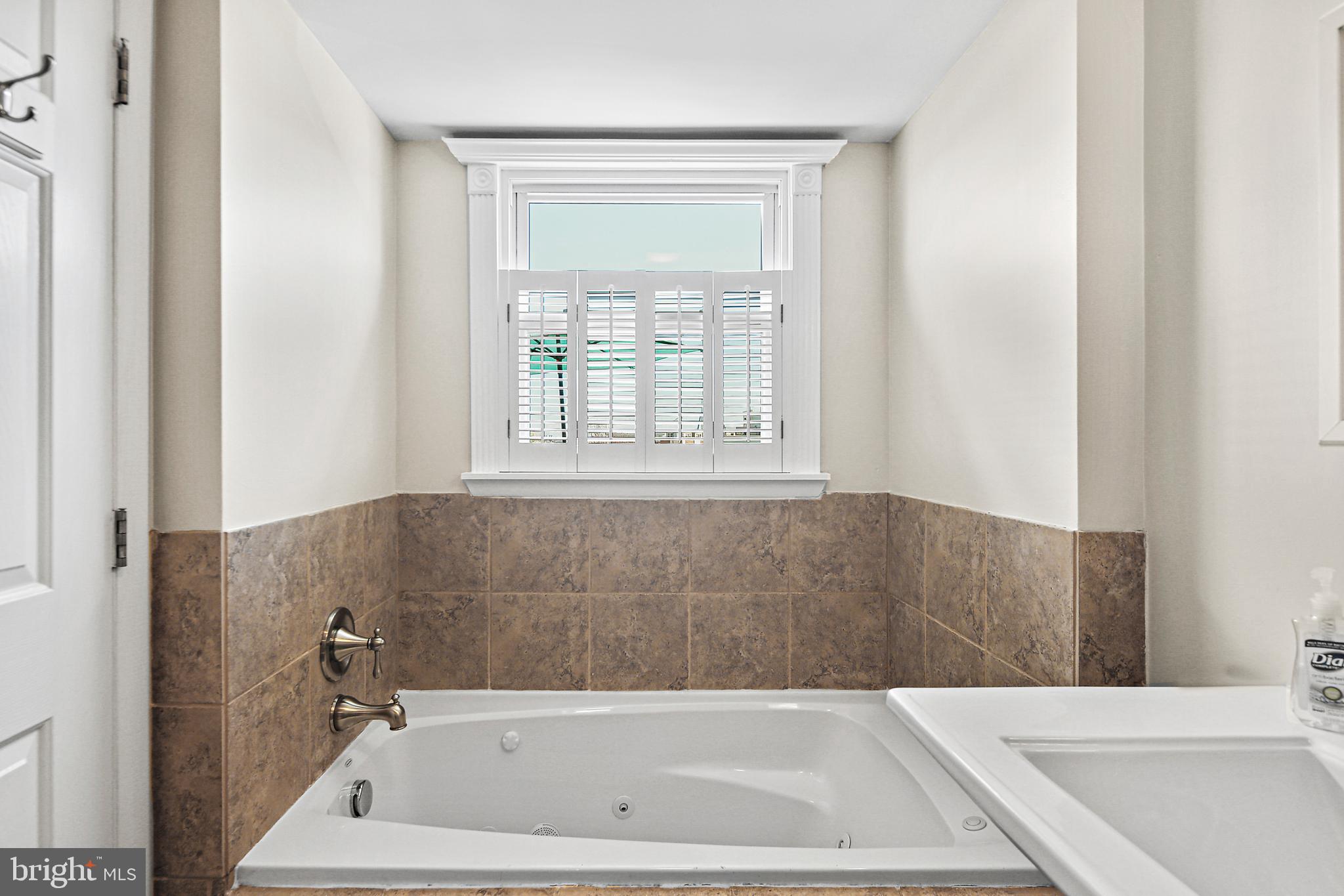 LOCUST POINT - Residential