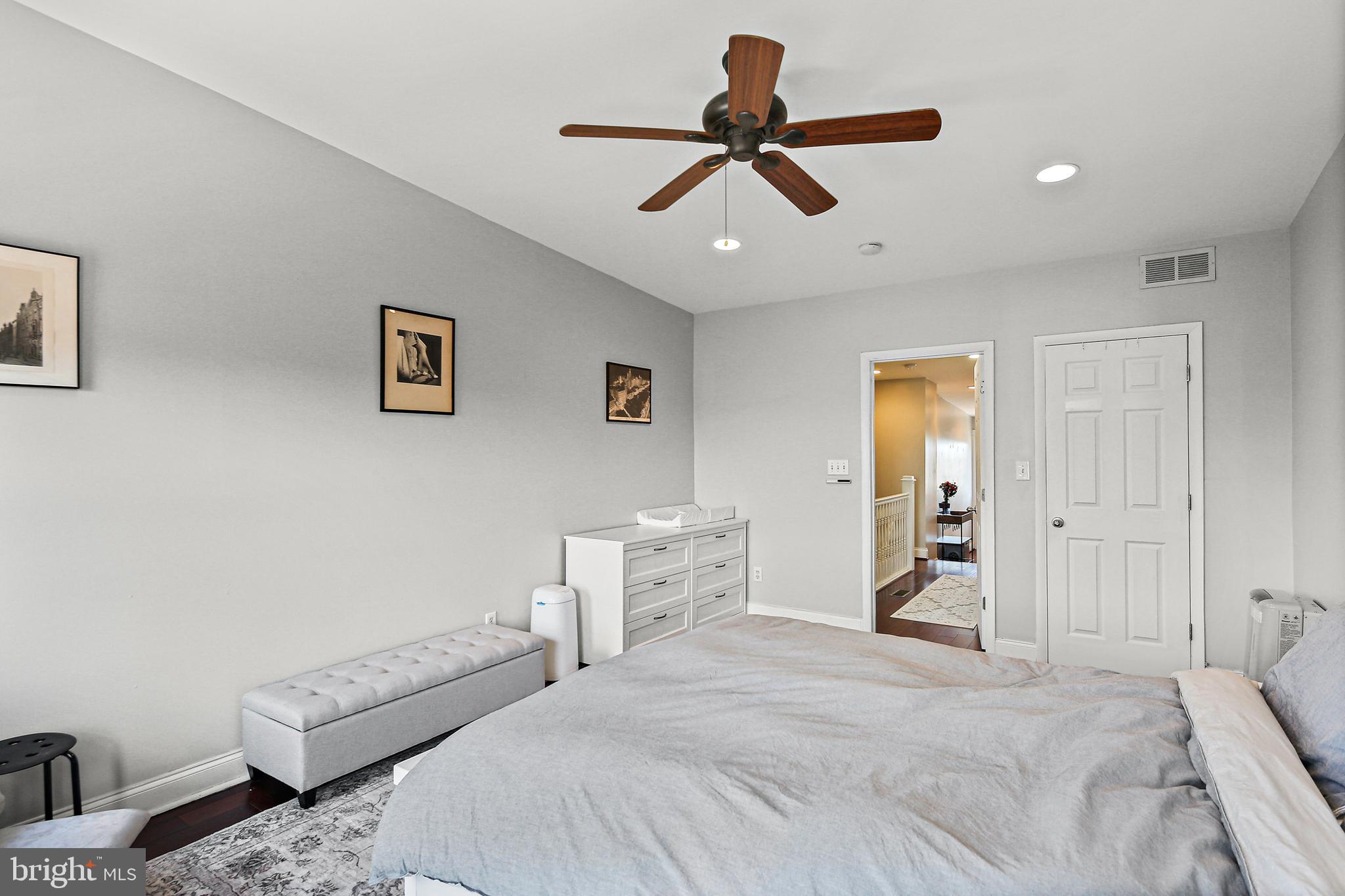 LOCUST POINT - Residential