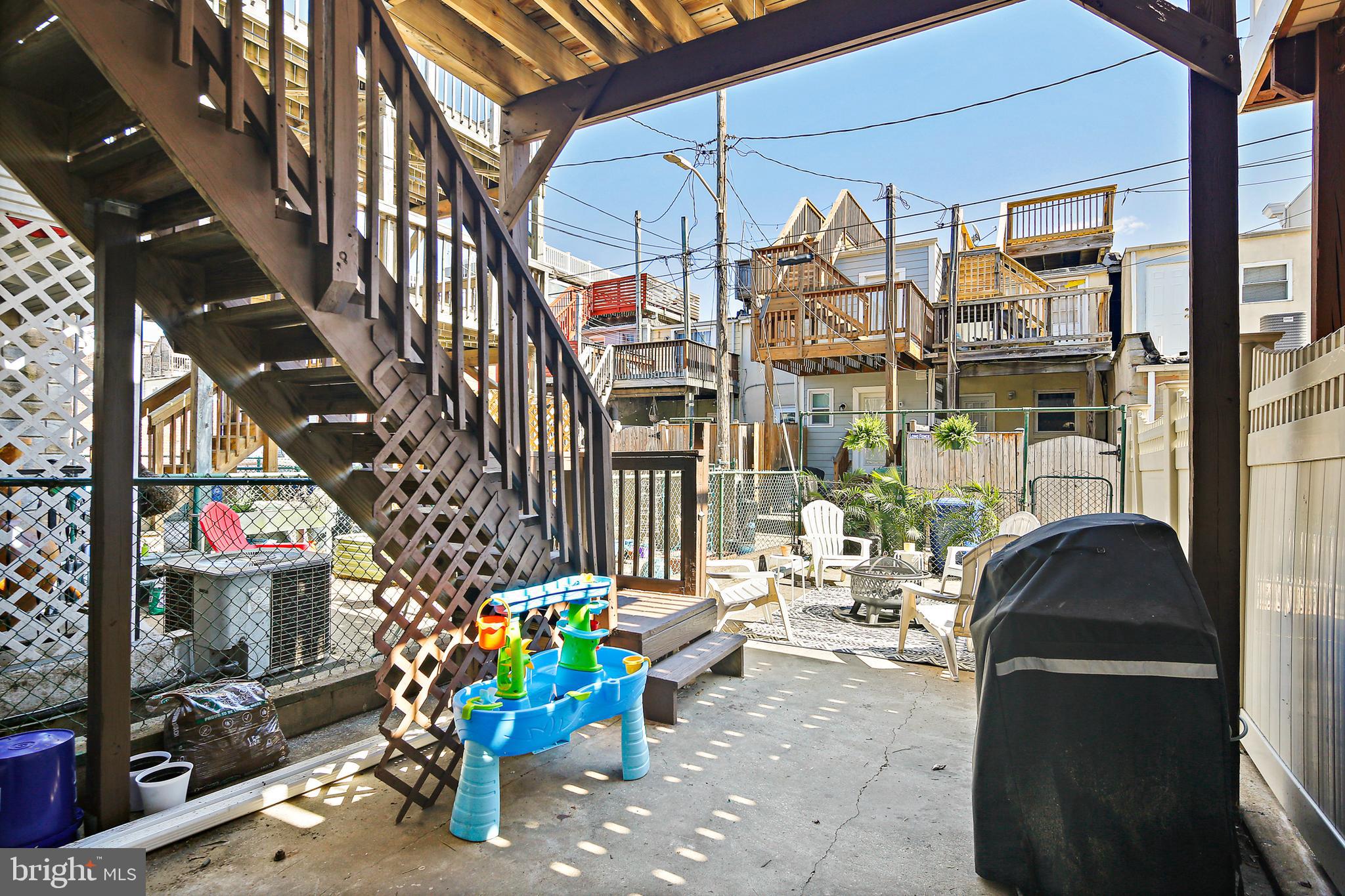 LOCUST POINT - Residential