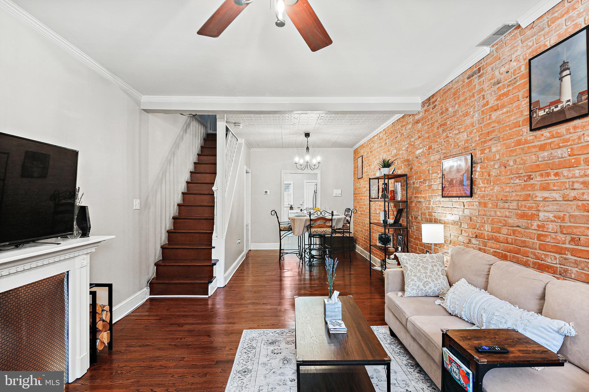 LOCUST POINT - Residential