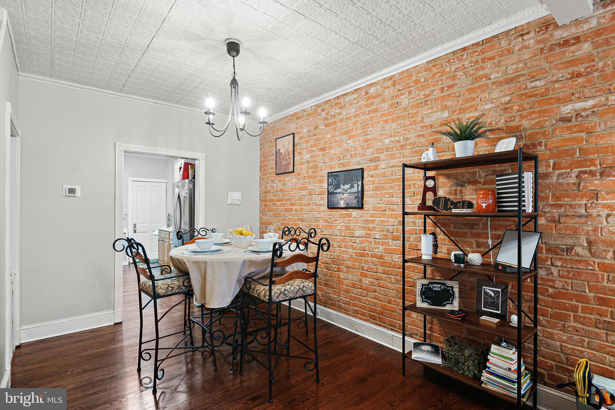 LOCUST POINT - Residential